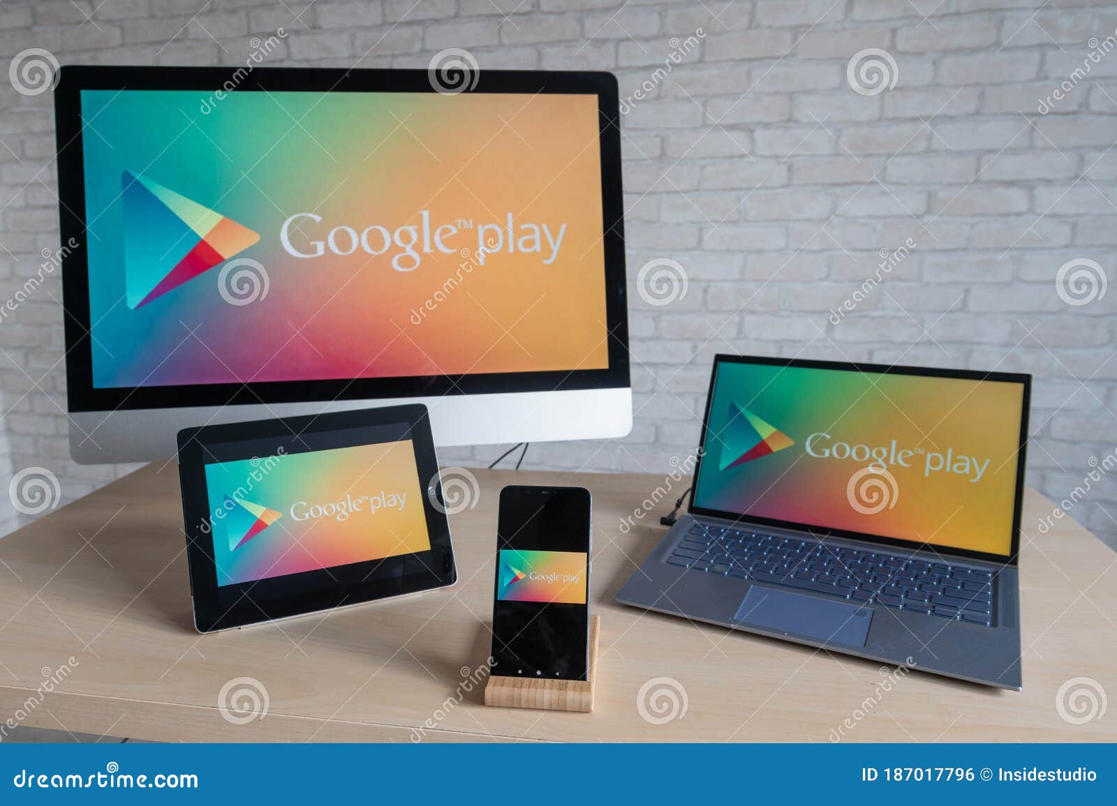 Logotipo Google Play Nas Telas De Um Laptop Digital Para Tablet E