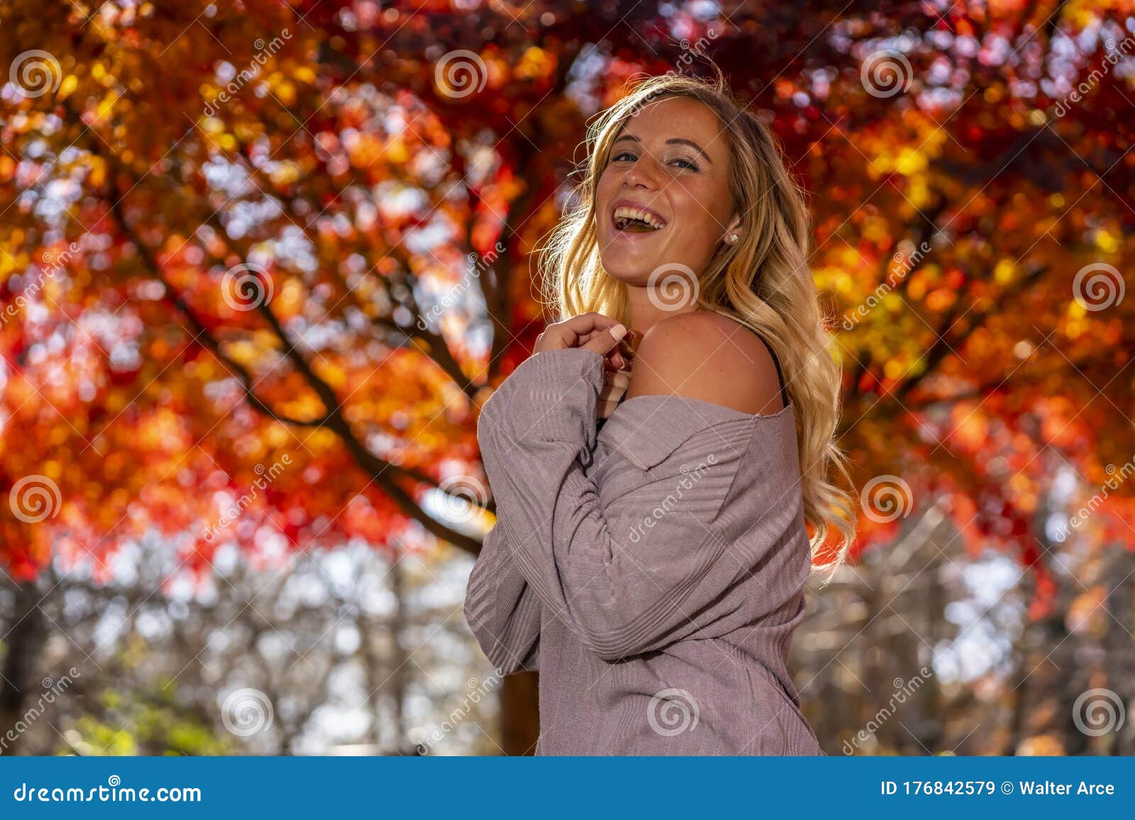 A Lovely Blonde Model Enjoys An Autumn Day Outdoors At The Park Stock Image Image Of Cute