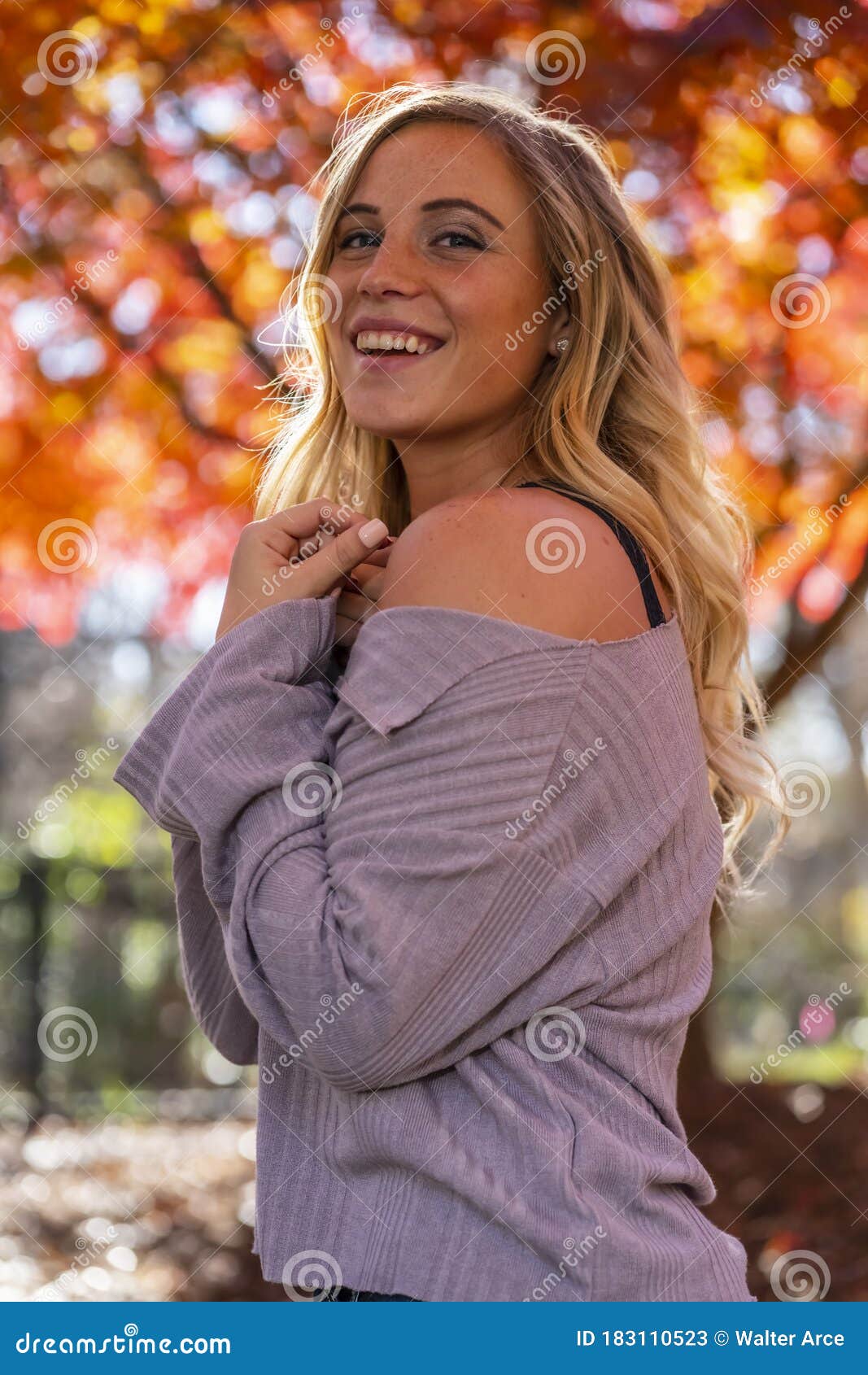 A Lovely Blonde Model Enjoys An Autumn Day Outdoors At The Park Stock Image Image Of Cute
