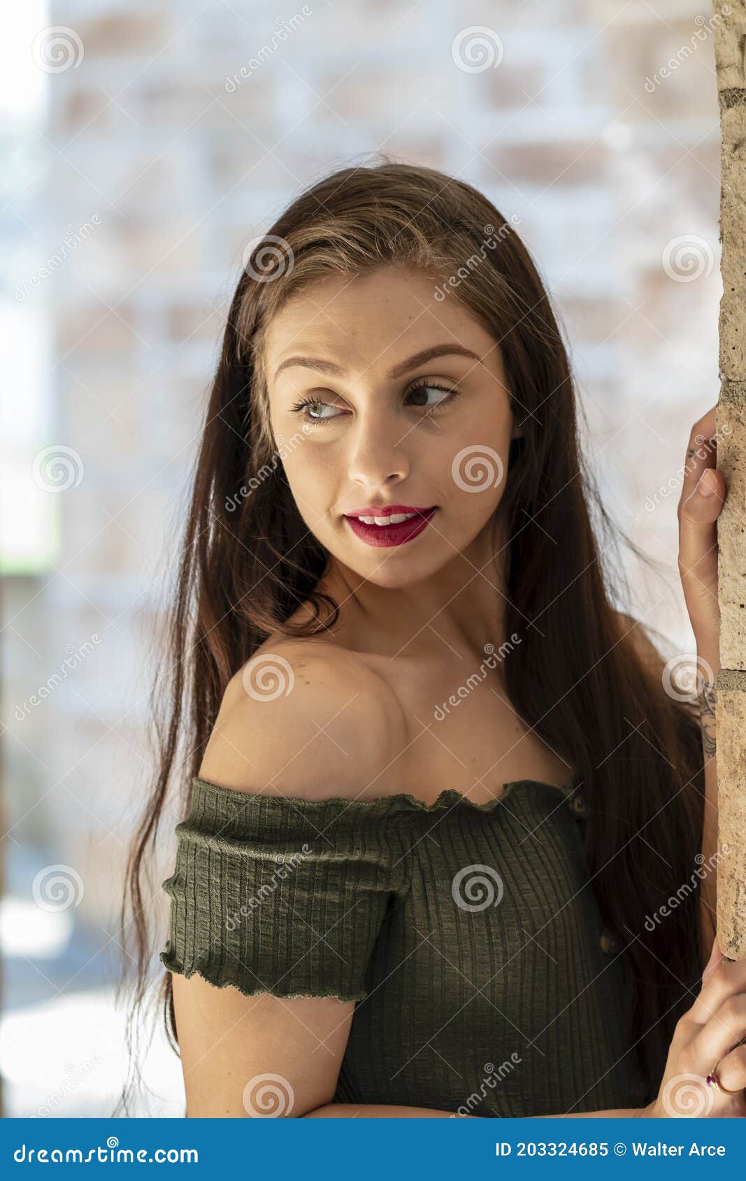 A Lovely Brunette Model Enjoys An Spring Day Outdoors Stock Image