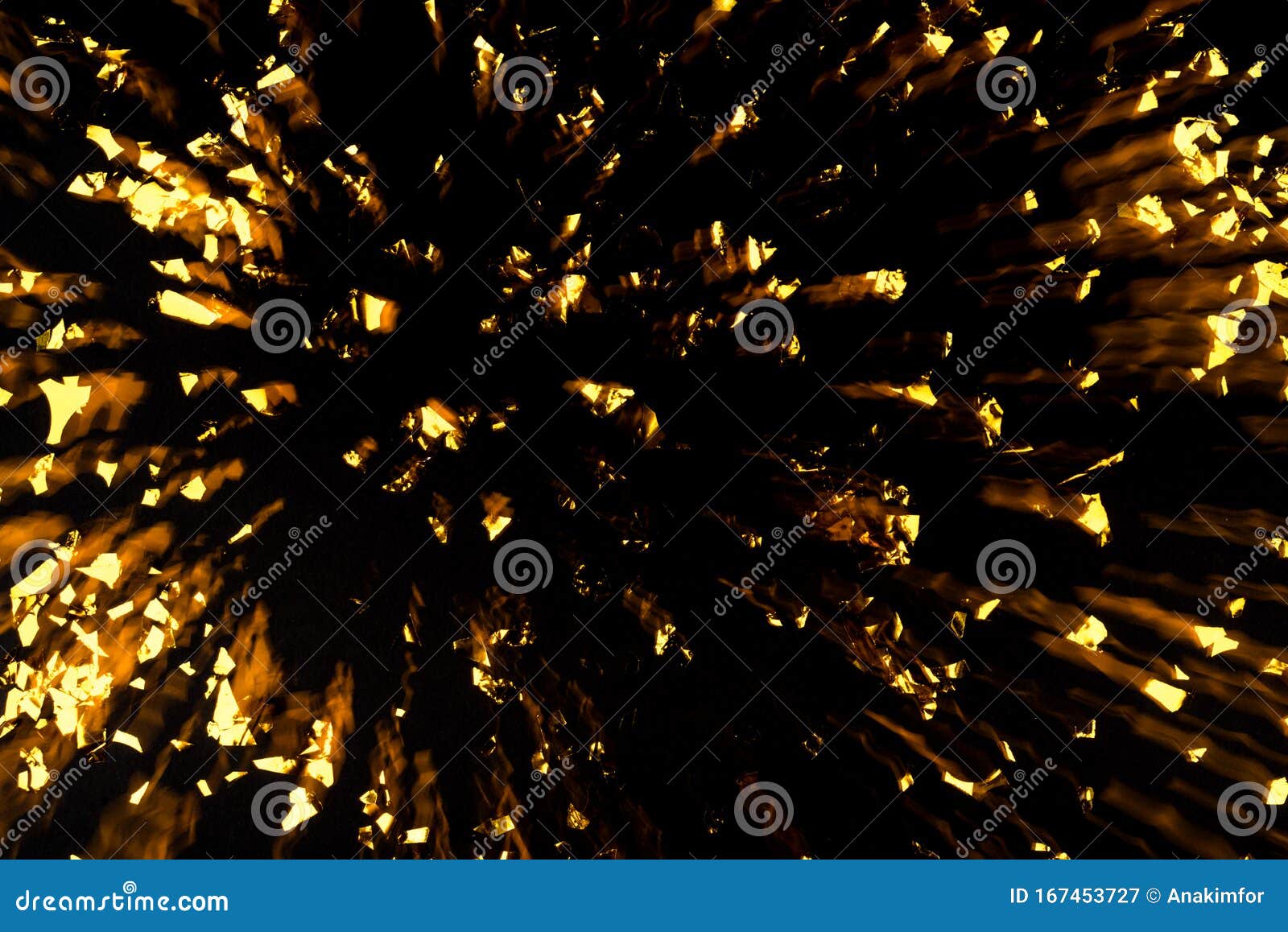 Goud Confetti Verplaatsen Op Zwarte Achtergrond Stock Afbeelding - Image Of  Explosie, Feestelijk: 167453727