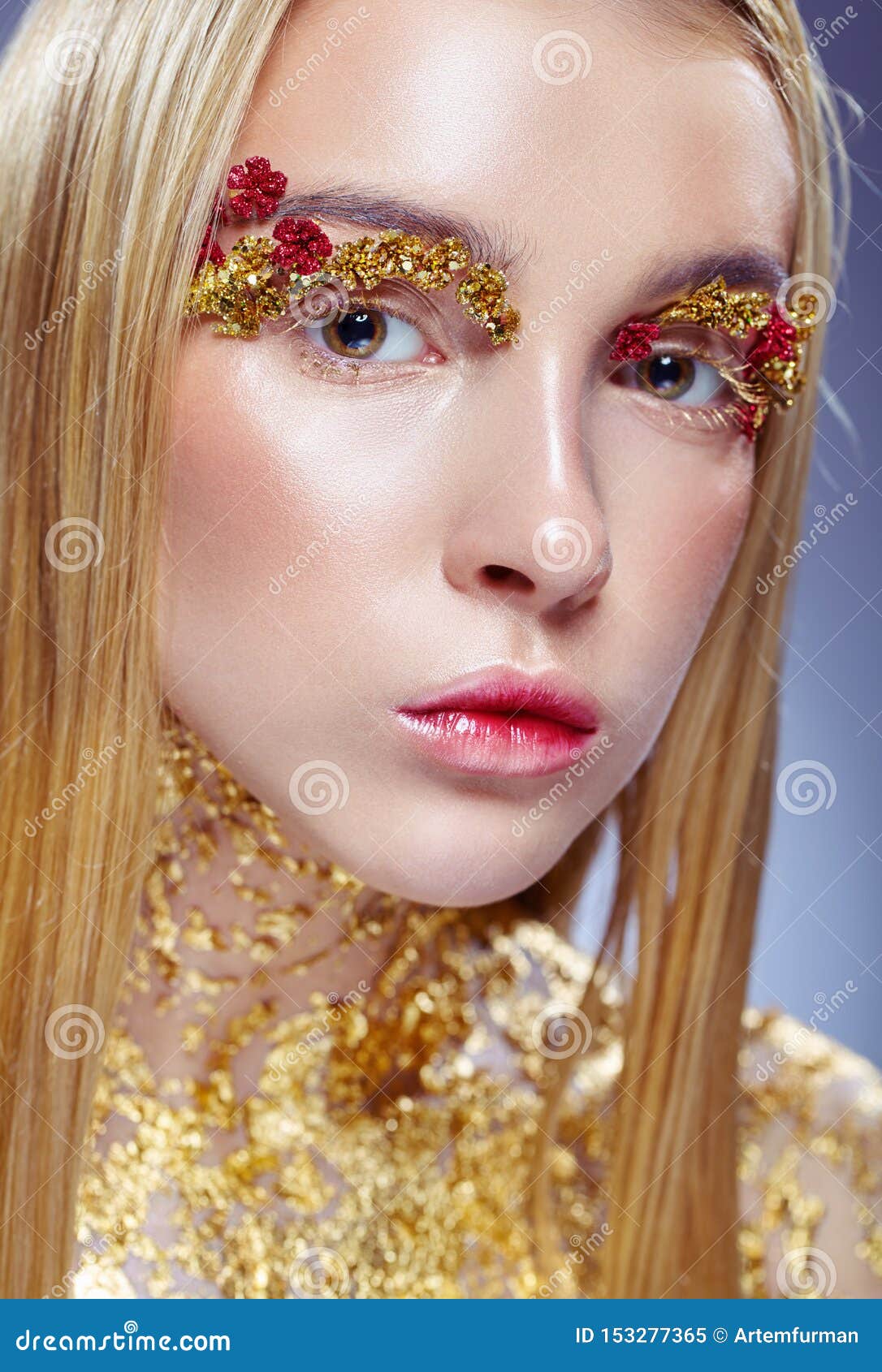computer Overtekenen Interactie Gouden make-up stock afbeelding. Image of helder, lippen - 153277365