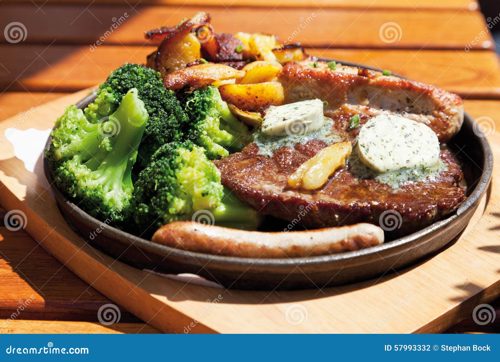 gourmand pan with roasted meat,herbed butter,fried potatoes
