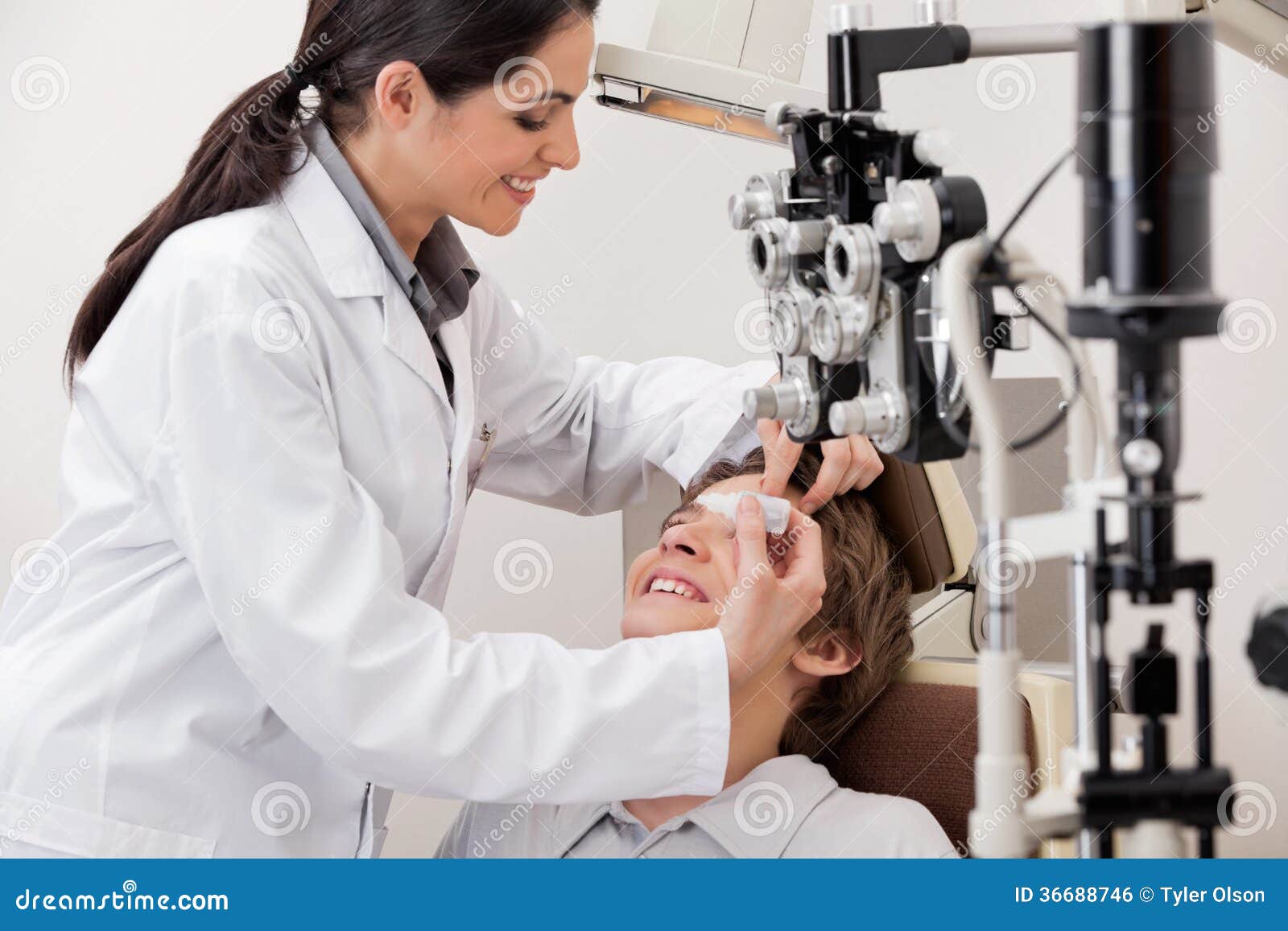 Gouttes Pour Les Yeux Pour La Vision Claire Photo stock Image du