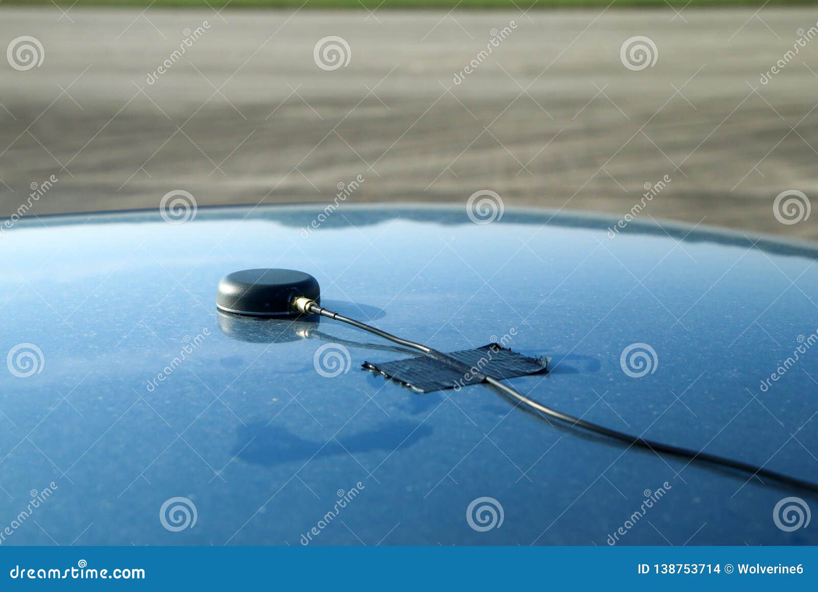 gps-antenna-placed-roof-vehicle-detail-u