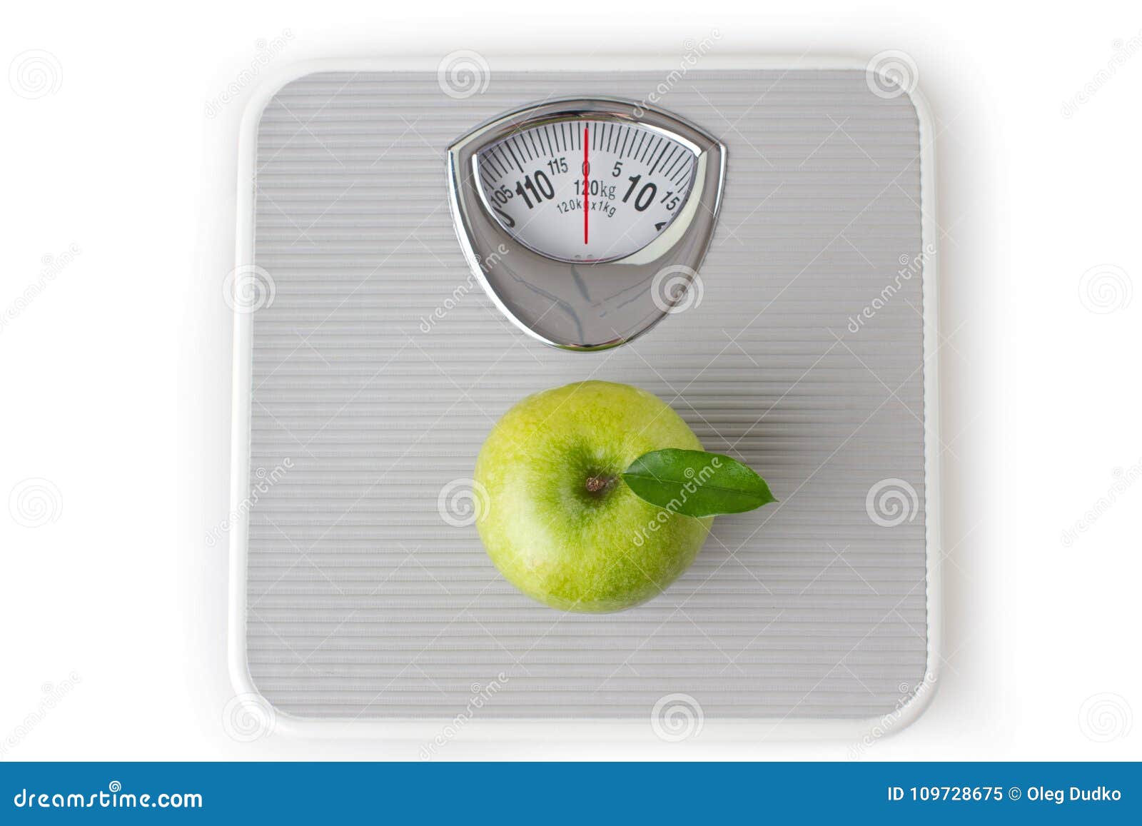 Grüner Apfel Auf Einer Badezimmerwaage - Gewichtsverlust Stockbild - Bild  von frucht, lebensstil: 109728675