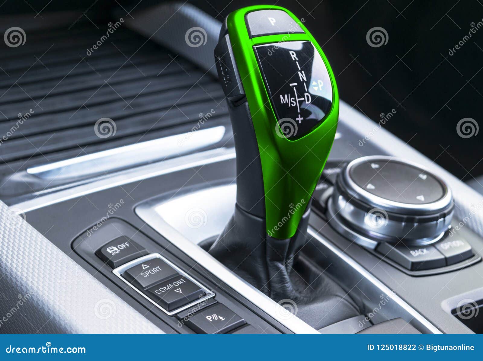 https://thumbs.dreamstime.com/z/gr%C3%BCner-automatischer-gangstock-eines-modernen-autos-moderne-autoinnenraumdetails-weicher-fokus-professionelle-autopflege-125018822.jpg