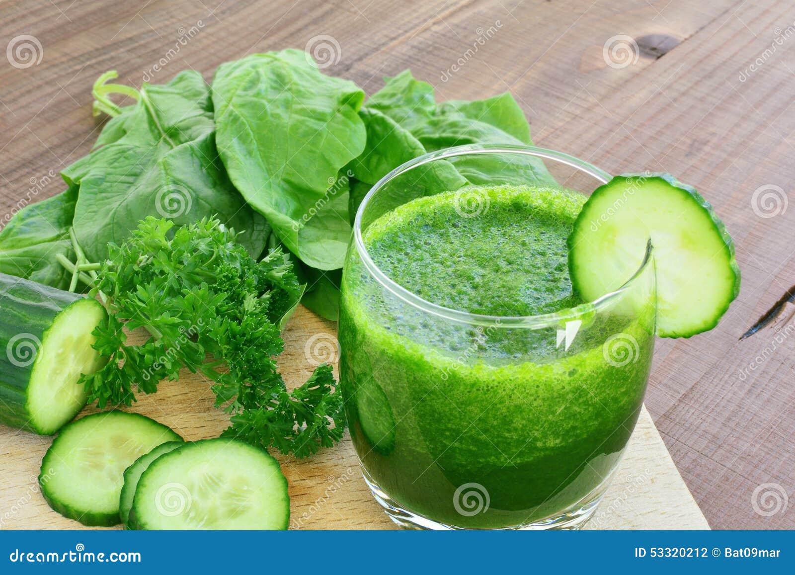Grüner Gemüsesaft Und Frischgemüse Stockfoto - Bild von organisch ...