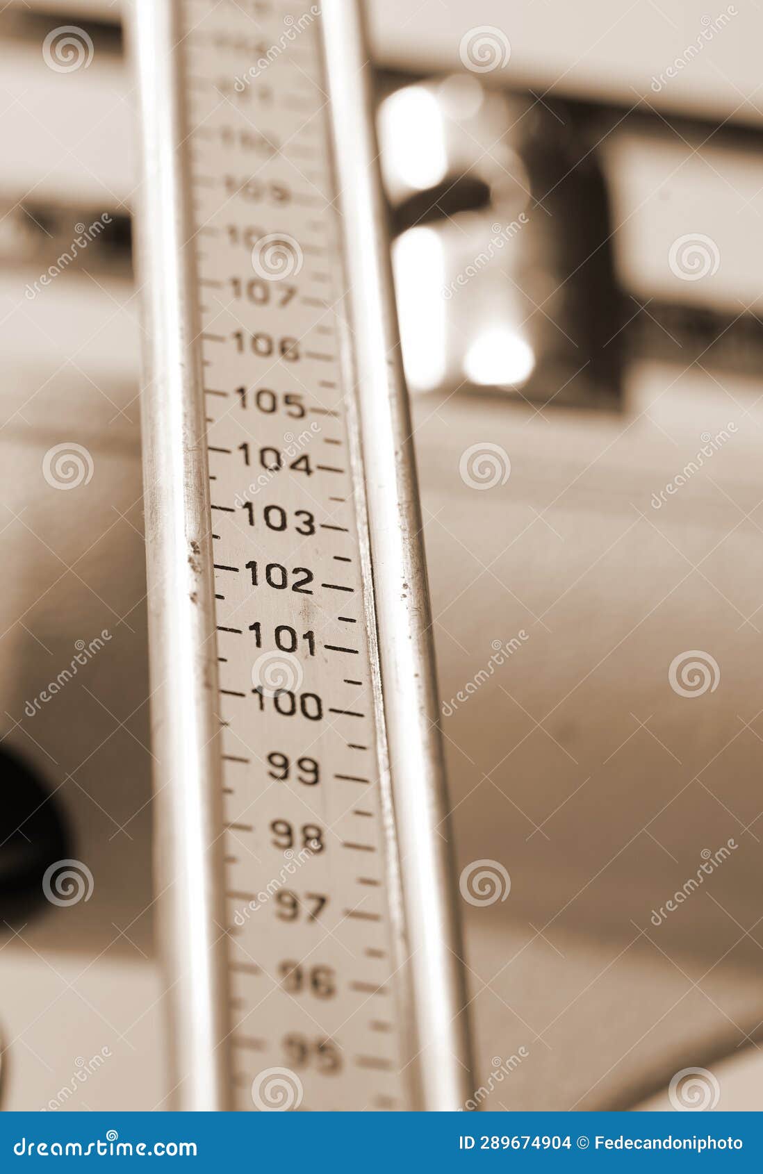 https://thumbs.dreamstime.com/z/graduated-rod-bathroom-scales-pediatrician-s-office-to-measure-height-children-sepia-effect-graduated-rod-289674904.jpg