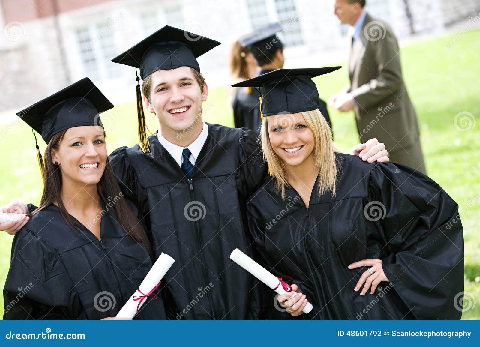 Best Friend Graduation Picture Ideas | TikTok