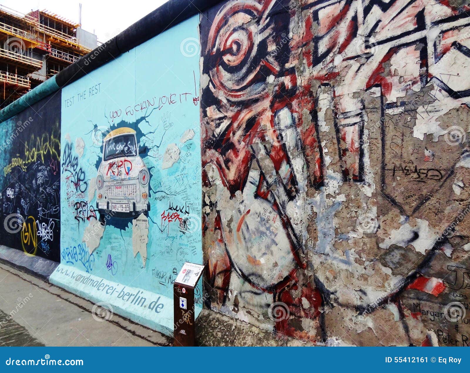 Graffiti De Berlin Wall East Side Gallery Trabant Photo éditorial