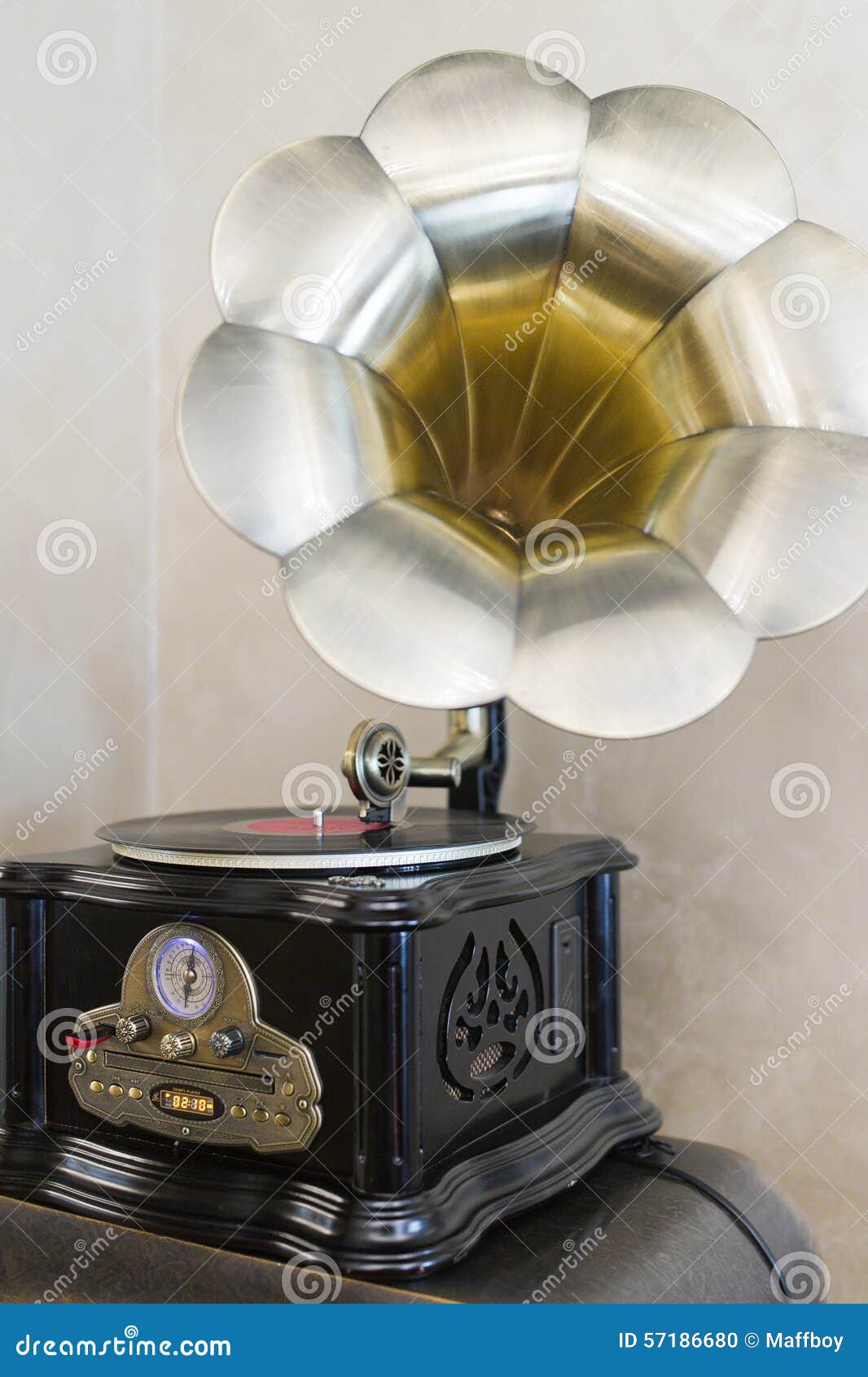 Grammofono fotografia stock. Immagine di soffitto, antico 57186680