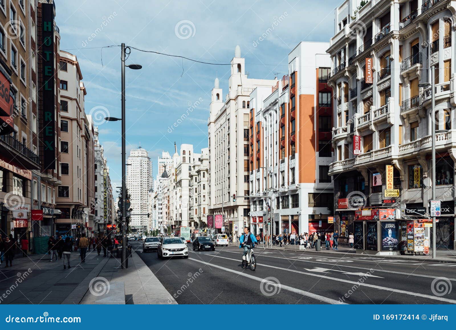 Gran Vía En Centro De Madrid, España Imagen de archivo editorial - Imagen de comercial, viejo: