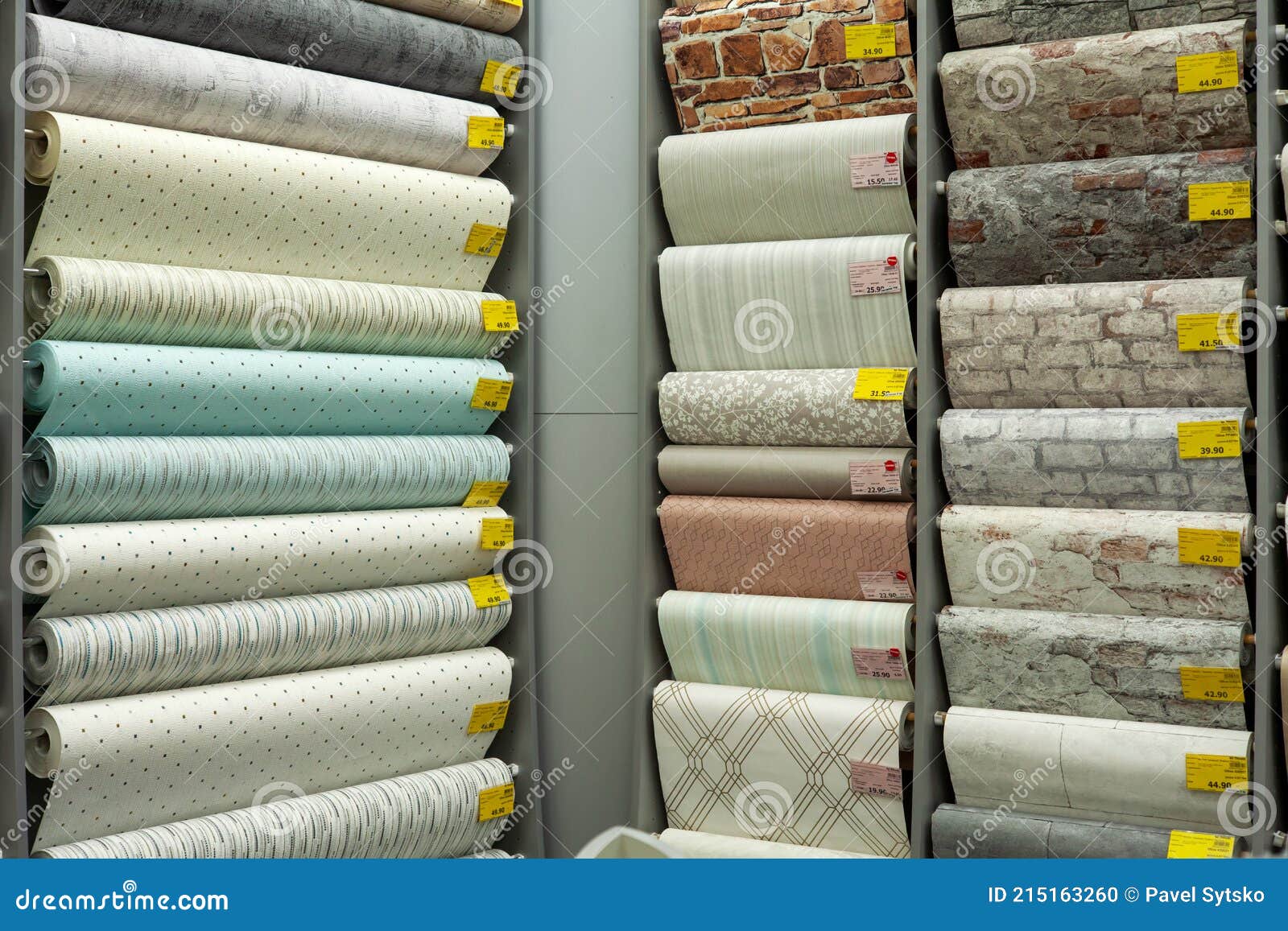 Gran Variedad De Fondos De Pantalla En Una Tienda Para La Construcción. Imagen editorial - Imagen de mercado, objeto: 215163260 Gran Variedad De Fondos De Pantalla En Una Tienda Para La Construcción. Imagen editorial - Imagen de mercado, objeto: 215163260