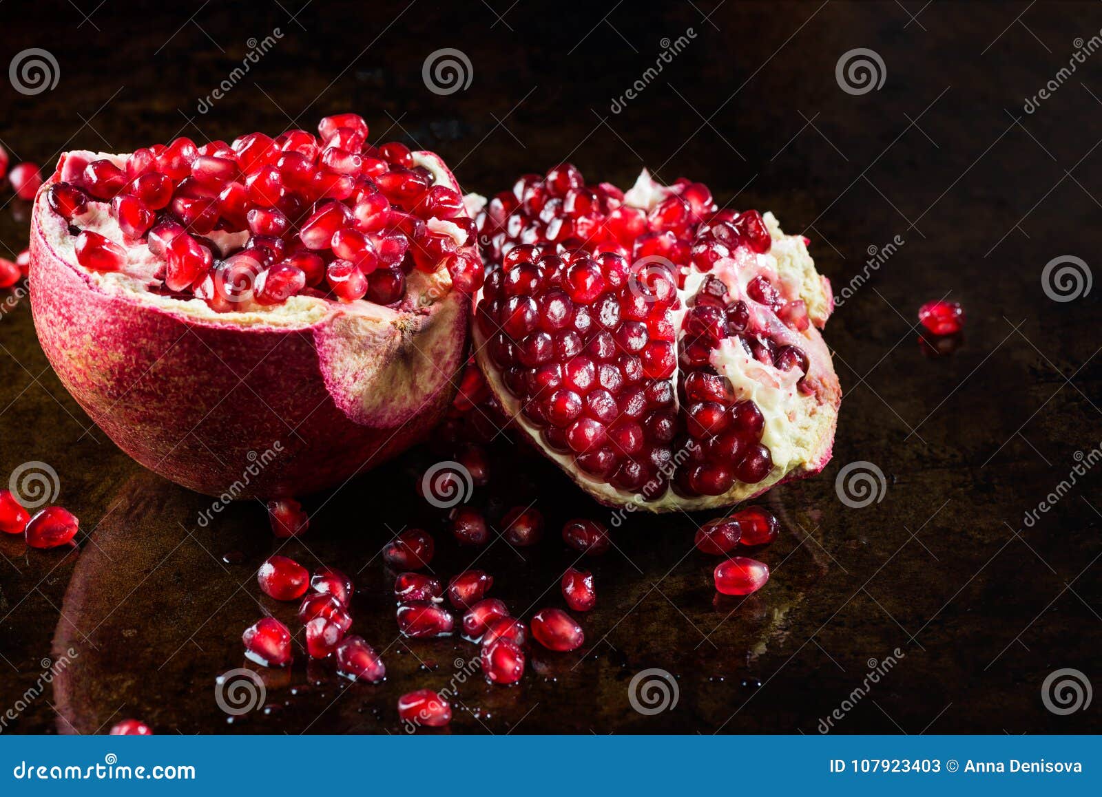 Granada abierta madura imagen de archivo. Imagen de fresco 107923403