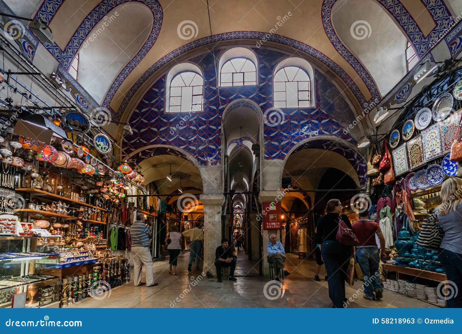 Premium Photo  Istanbul, turkey - september 08, 2014: the grand bazaar is  one of the largest and oldest covered markets in the world on september 08,  2014 in istanbul, turkey.