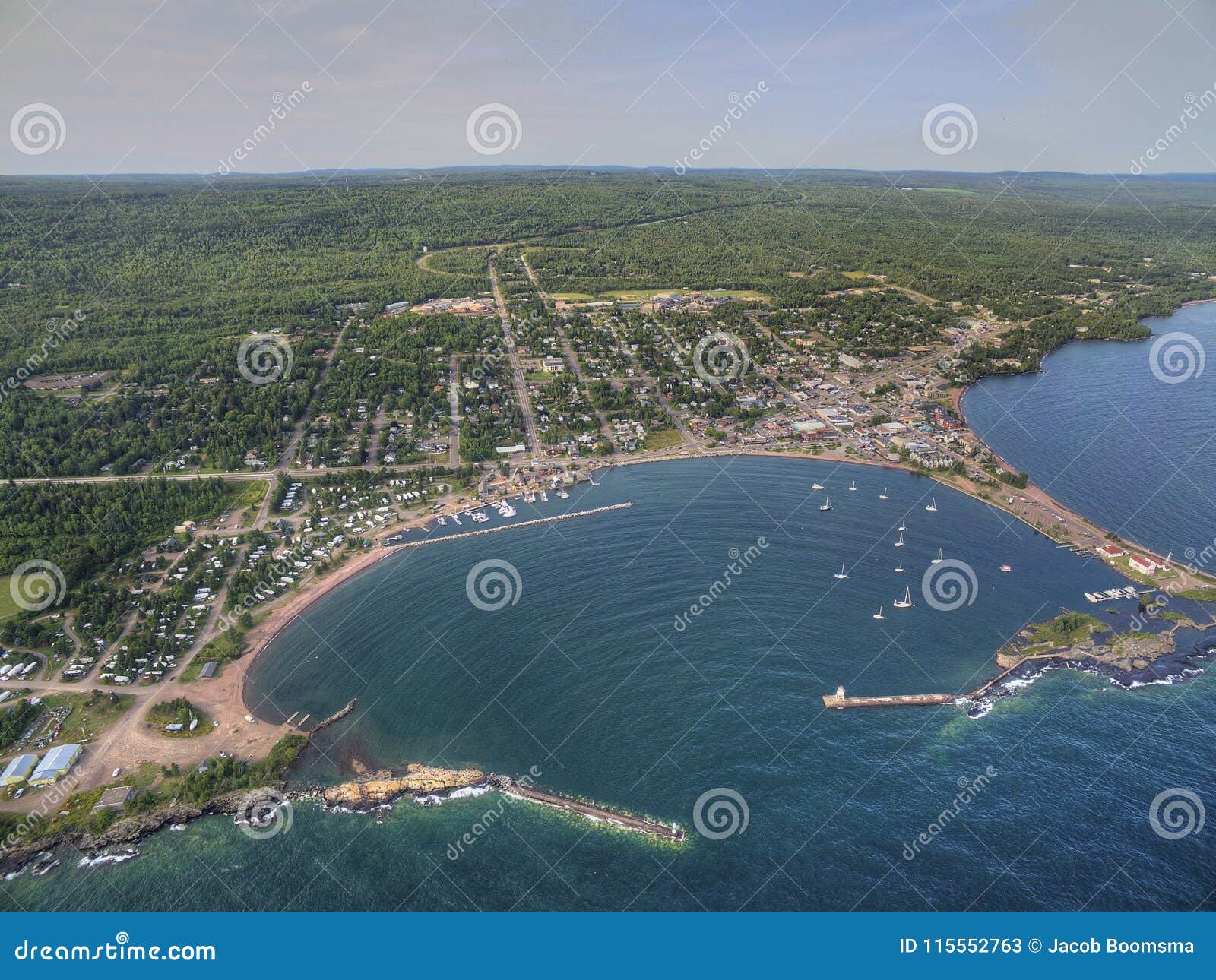 grand marais is a small harbor city on the north shore of lake superior in minnesota