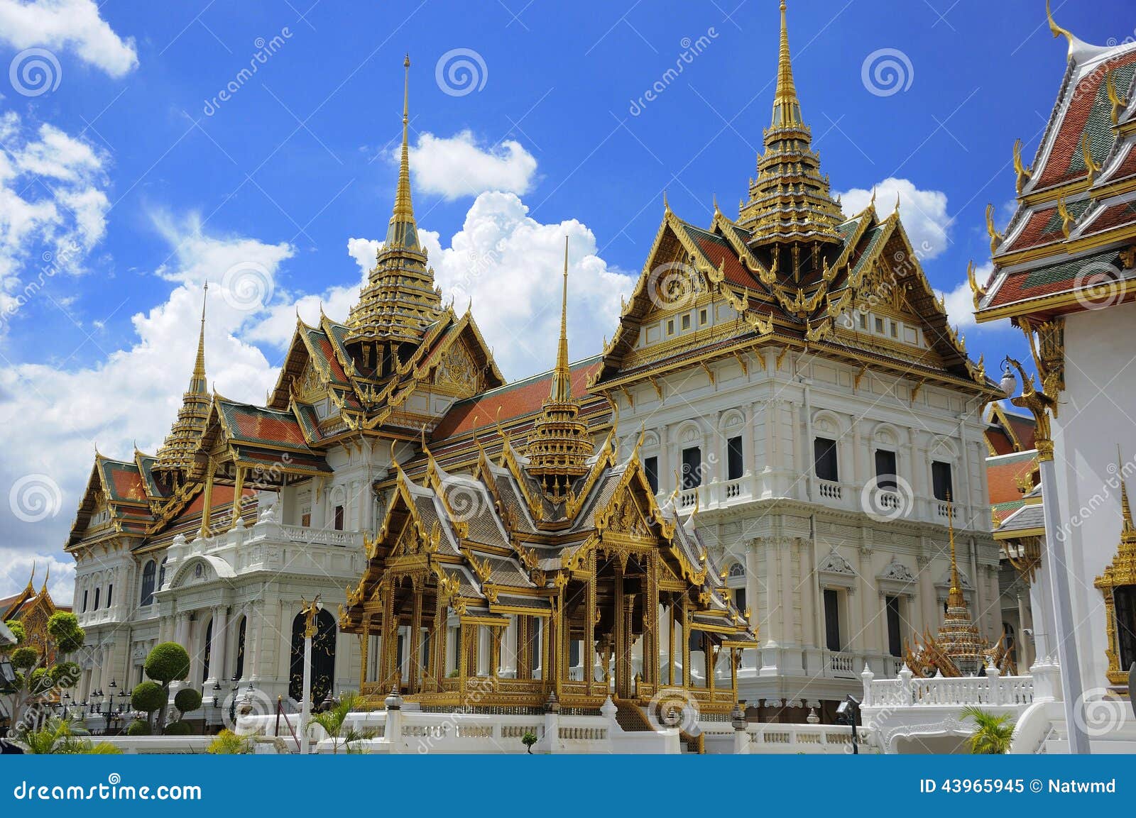 grand palace, bangkok, thailand