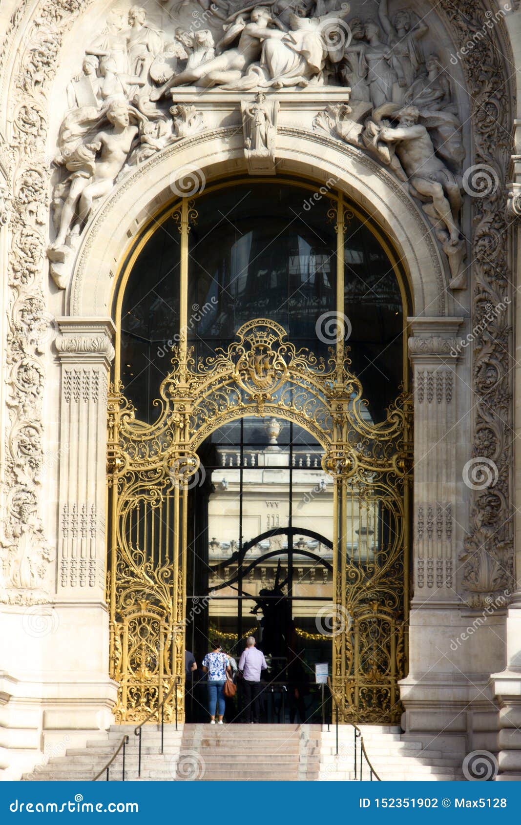 Grand Palai in Paris editorial photography. Image of beautiful - 152351902