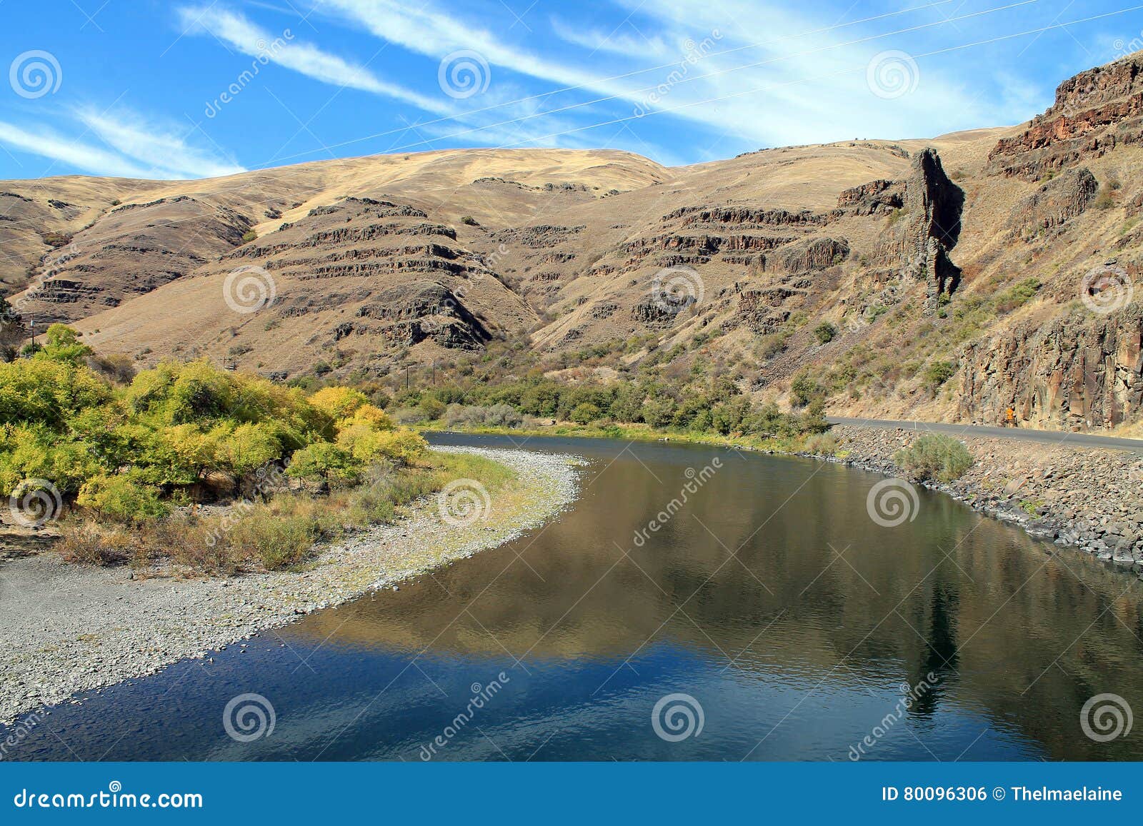 grande ronde river meandering through rocky hillsides