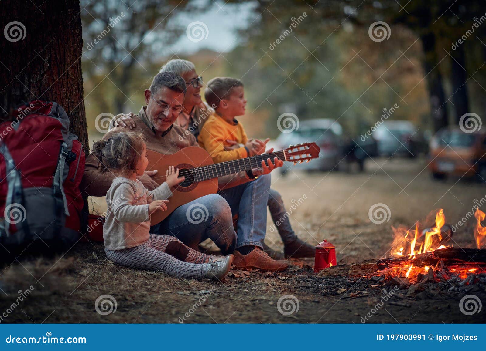 grandparents singing with grandchildren; quality family time concept