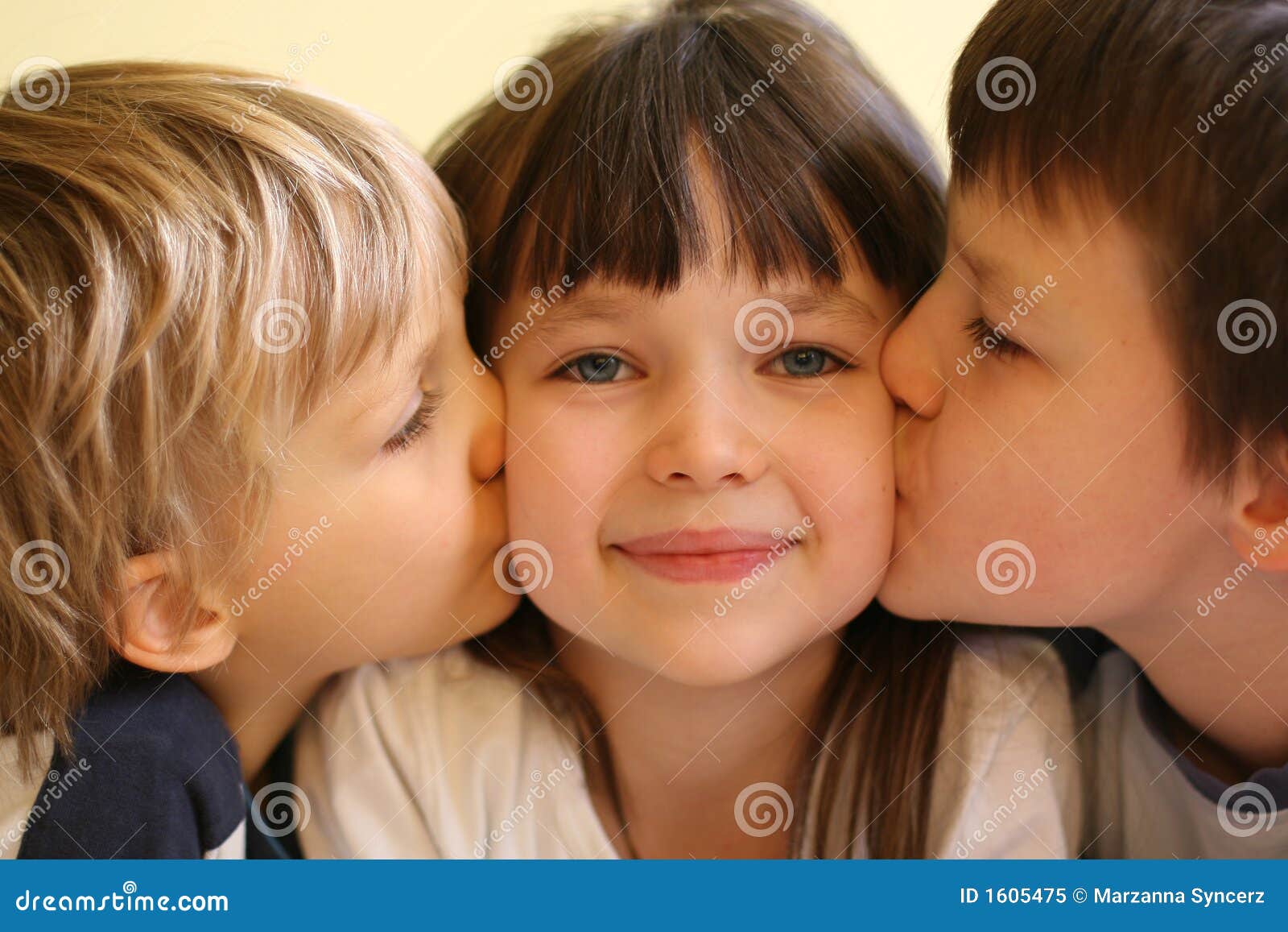 Grands Baisers Pour La Soeur Image stock - Image du froid, famille: 1605475