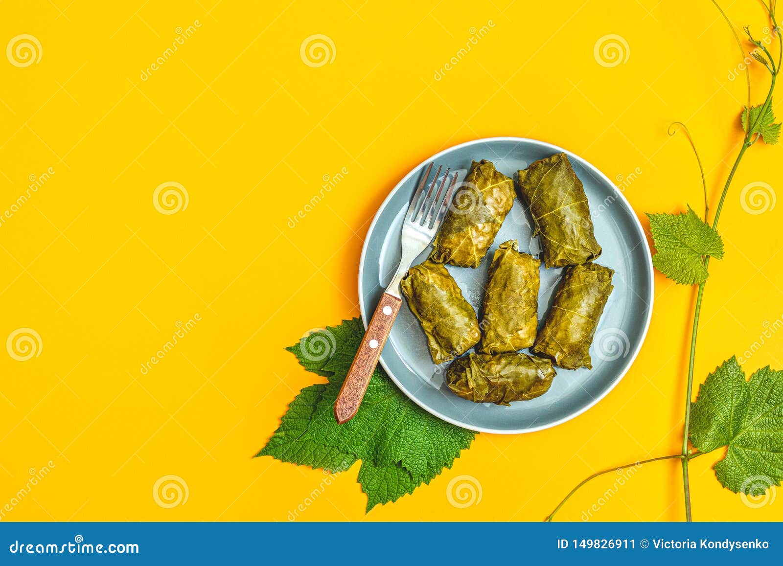 grape leaves stuffed with meat and rice