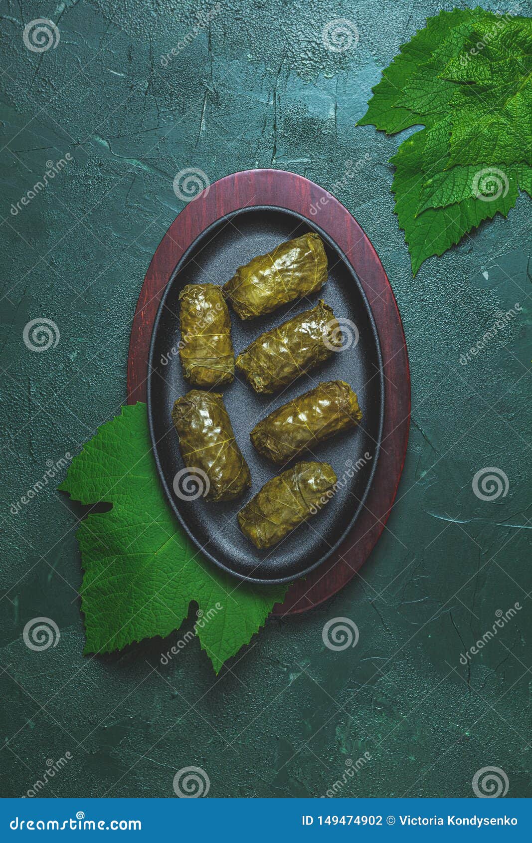 grape leaves stuffed with meat and rice