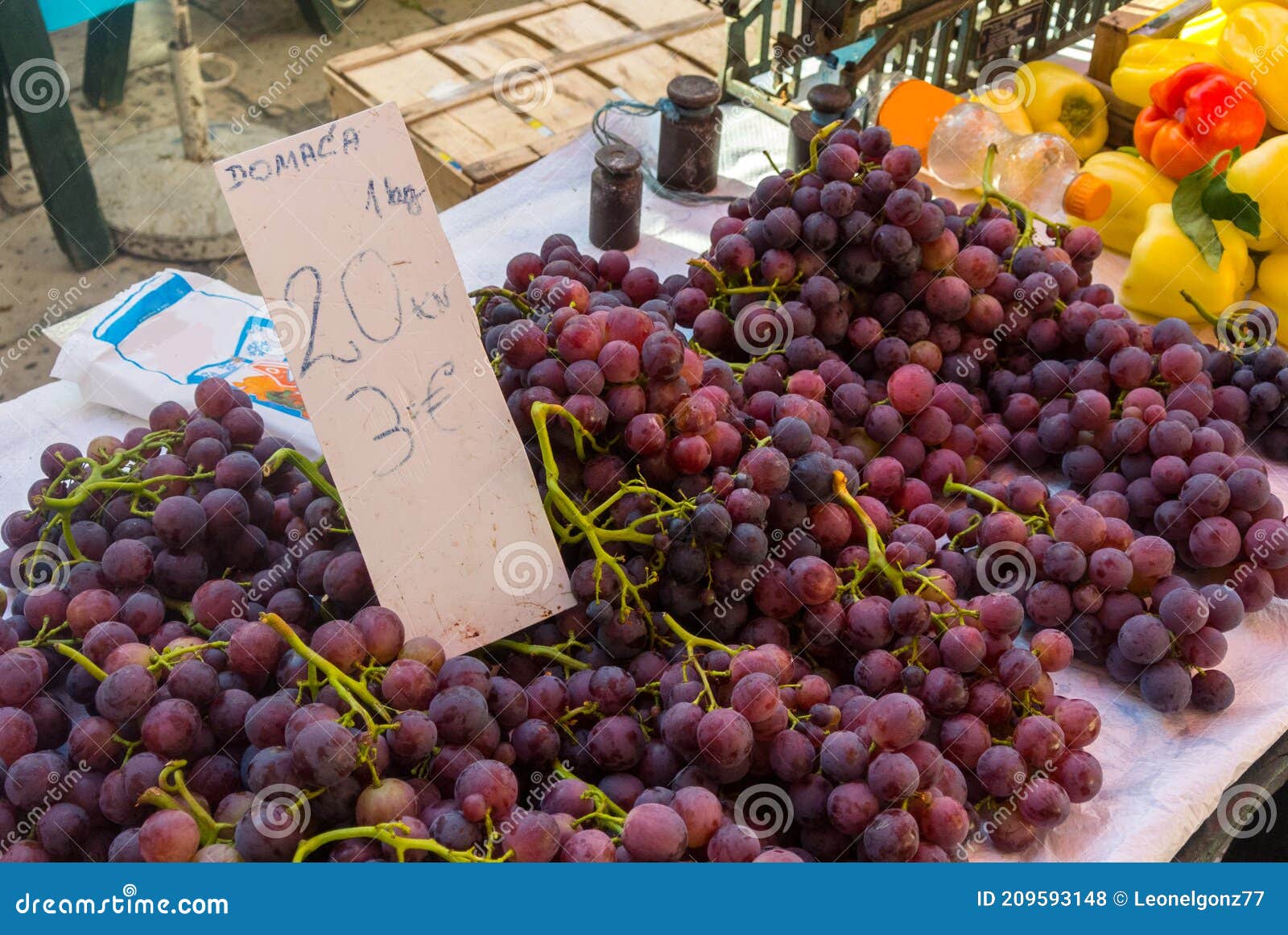 grapes in dubrovnik city market