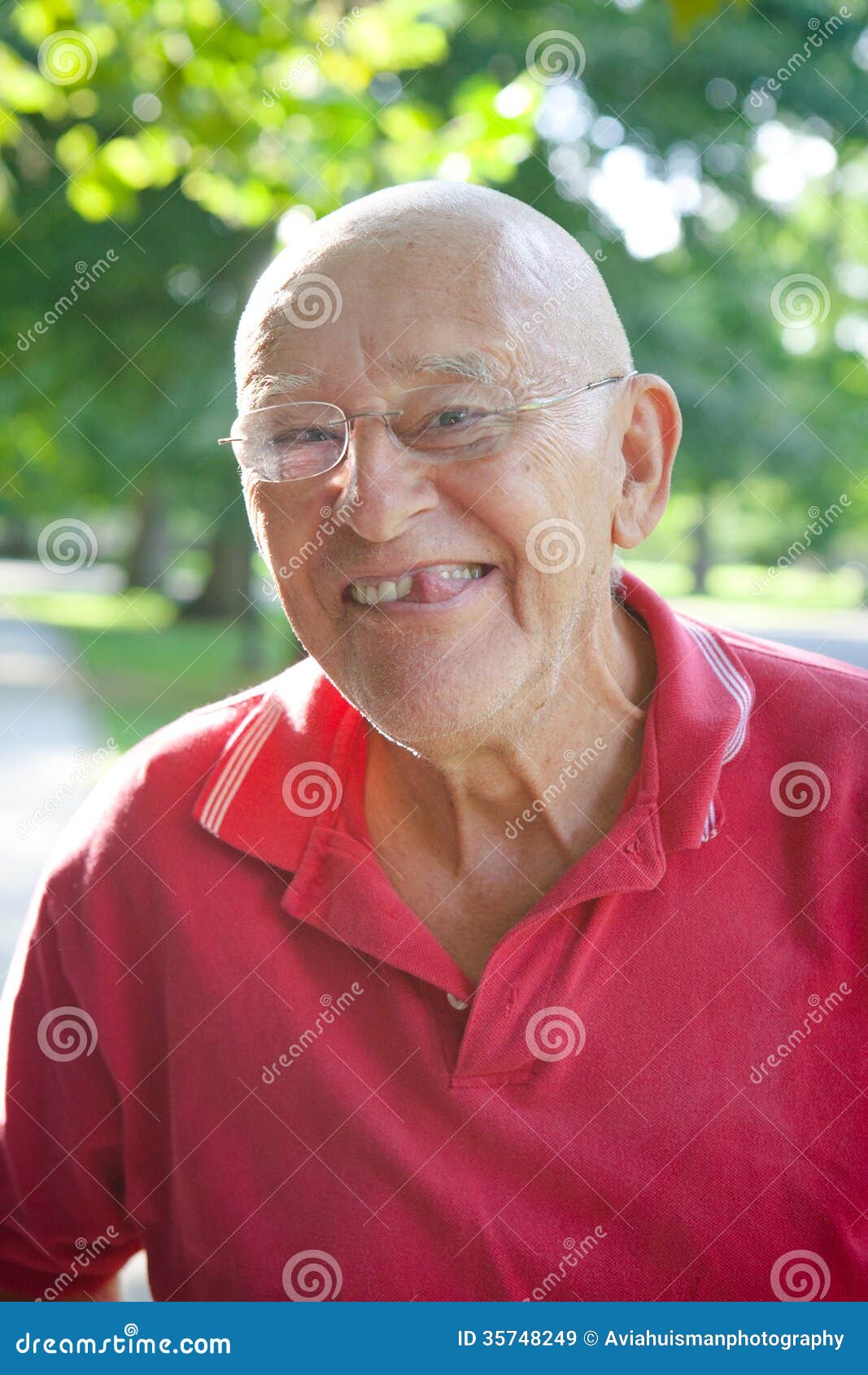 Grappige Oude Mensen Ontbrekende Tand Stock Afbeelding - Image Of Gezicht, Burger: 35748249