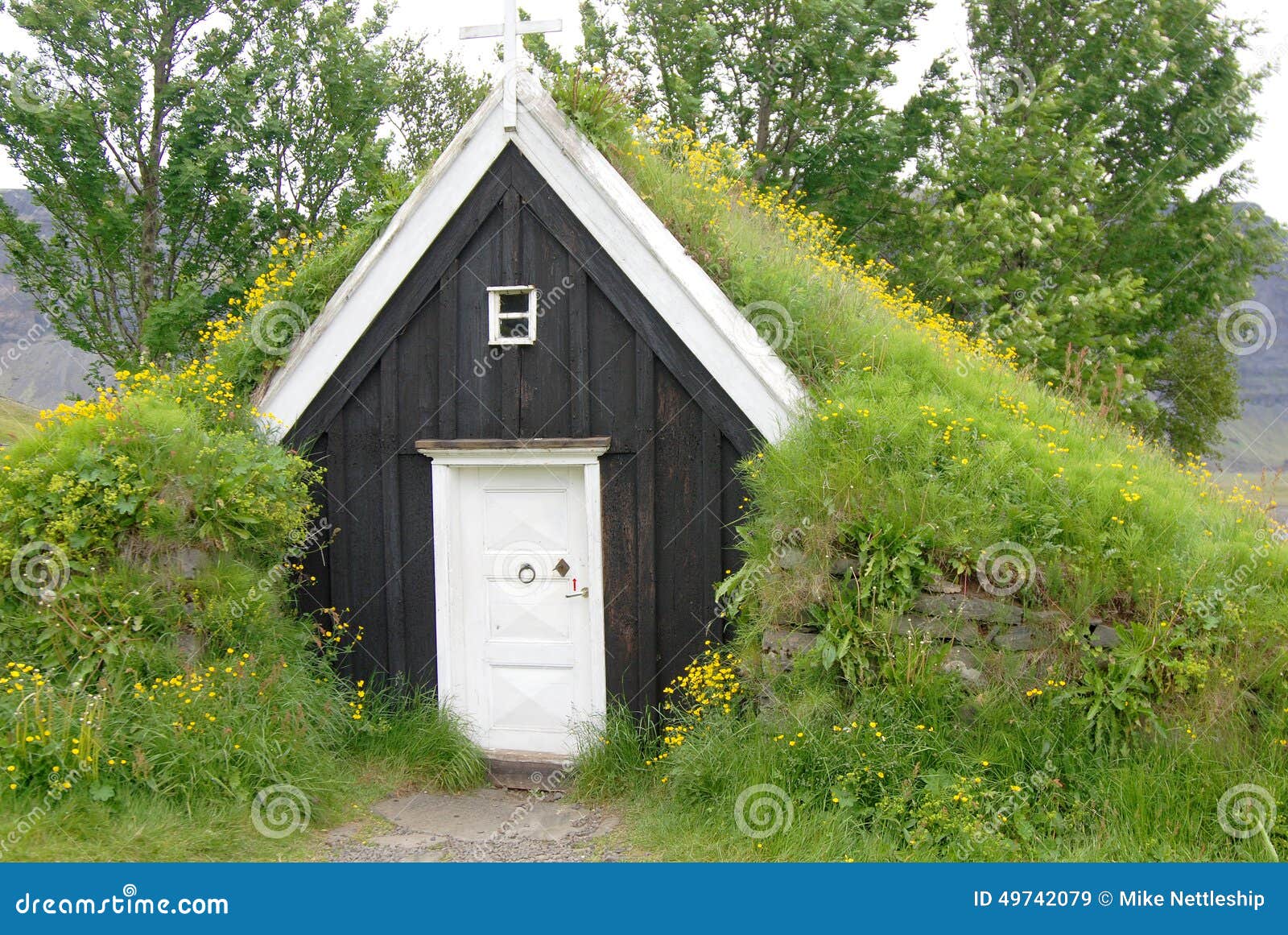 grass roofed house in iceland used as shelter for travellers
