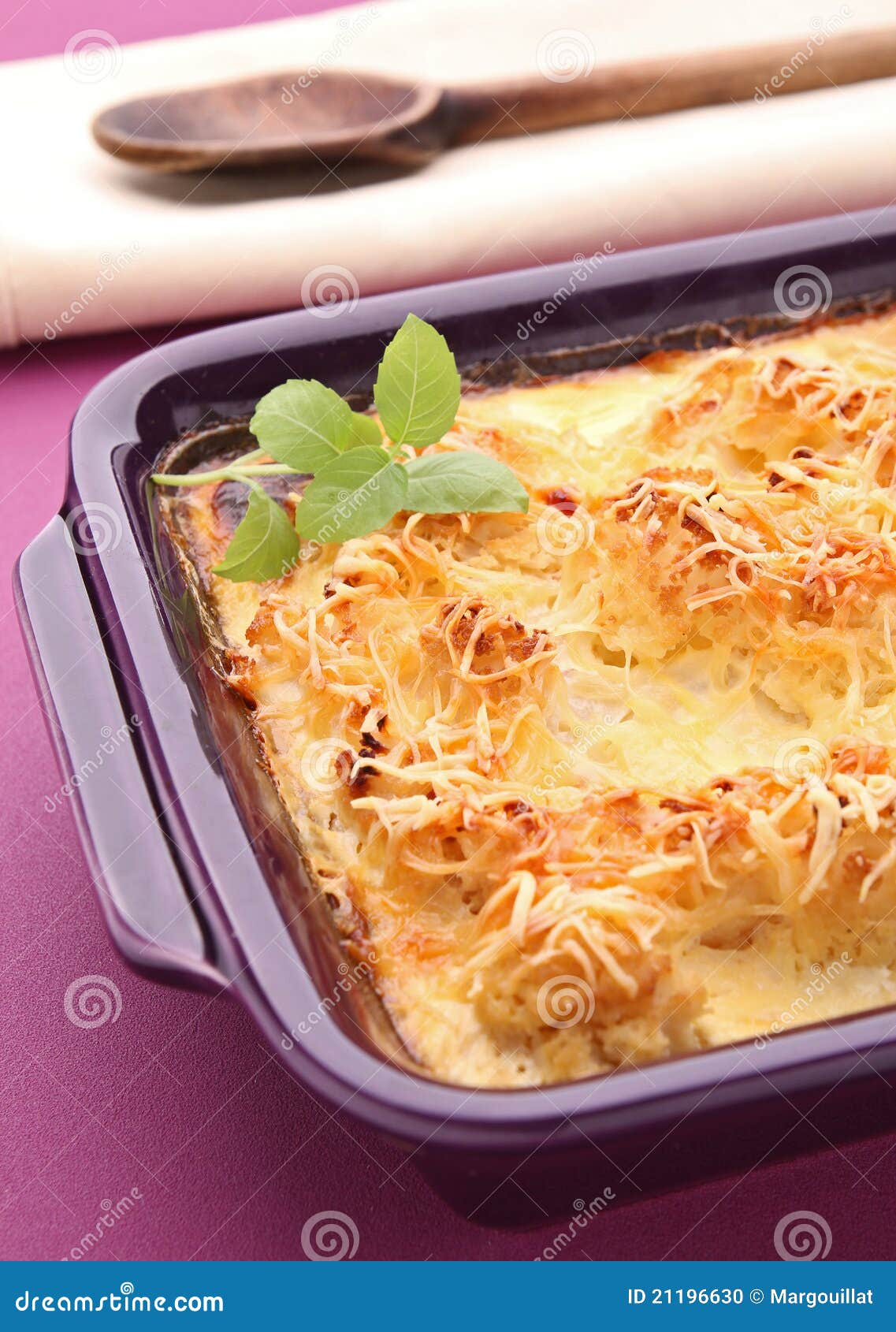 Gratin photo stock. Image du nourriture, repas, patate - 21196630