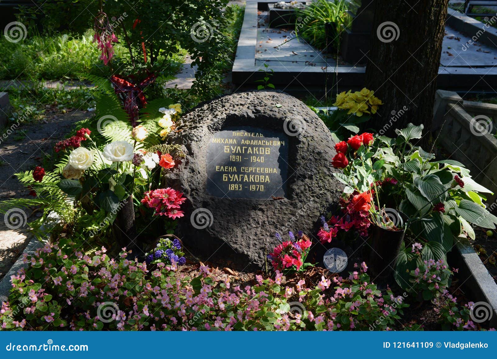 Булгакова на Новодевичьем кладбище в Москве.