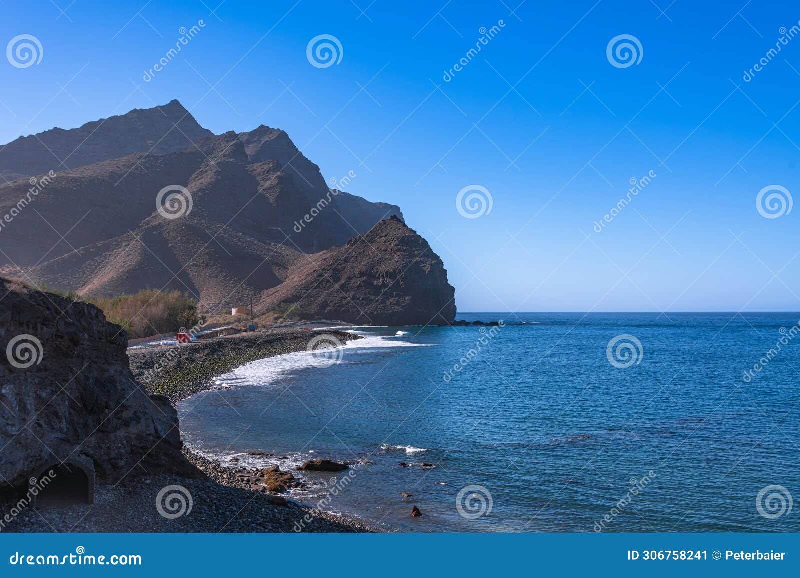 the gravel beach at puerto de la aldea