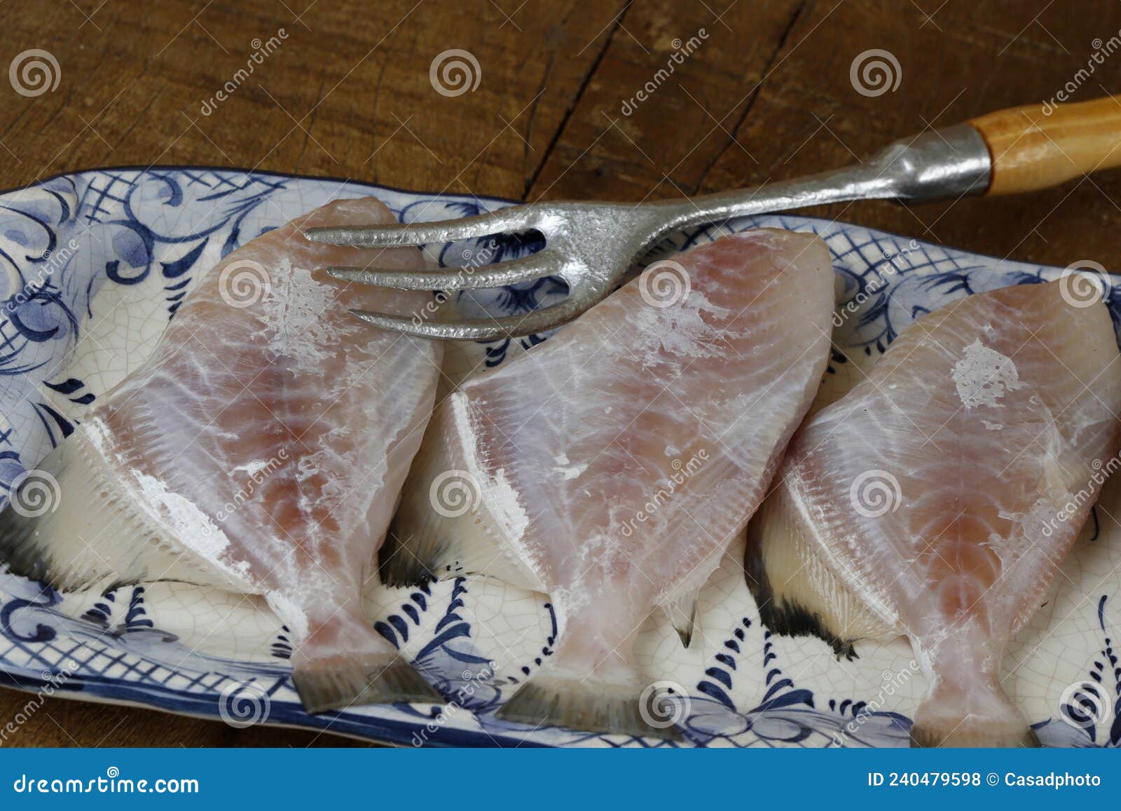 gray triggerfish, or porquinho in portuguese, on dishware