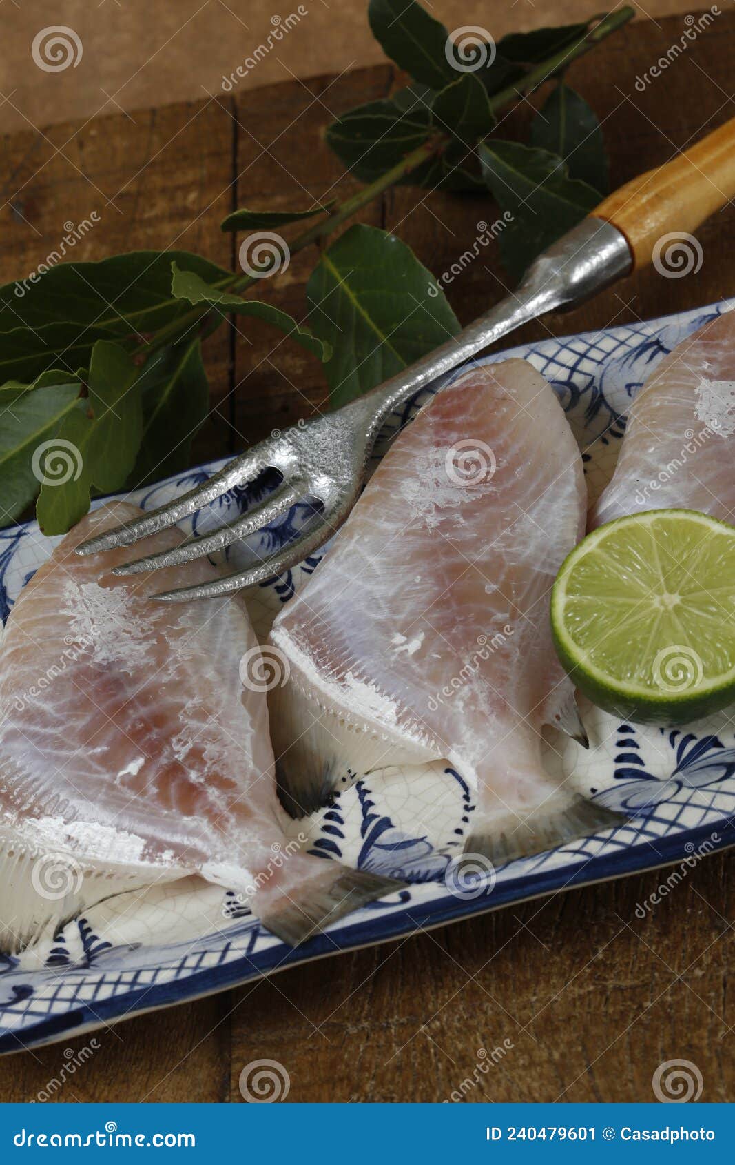 gray triggerfish, or porquinho in portuguese, on dishware