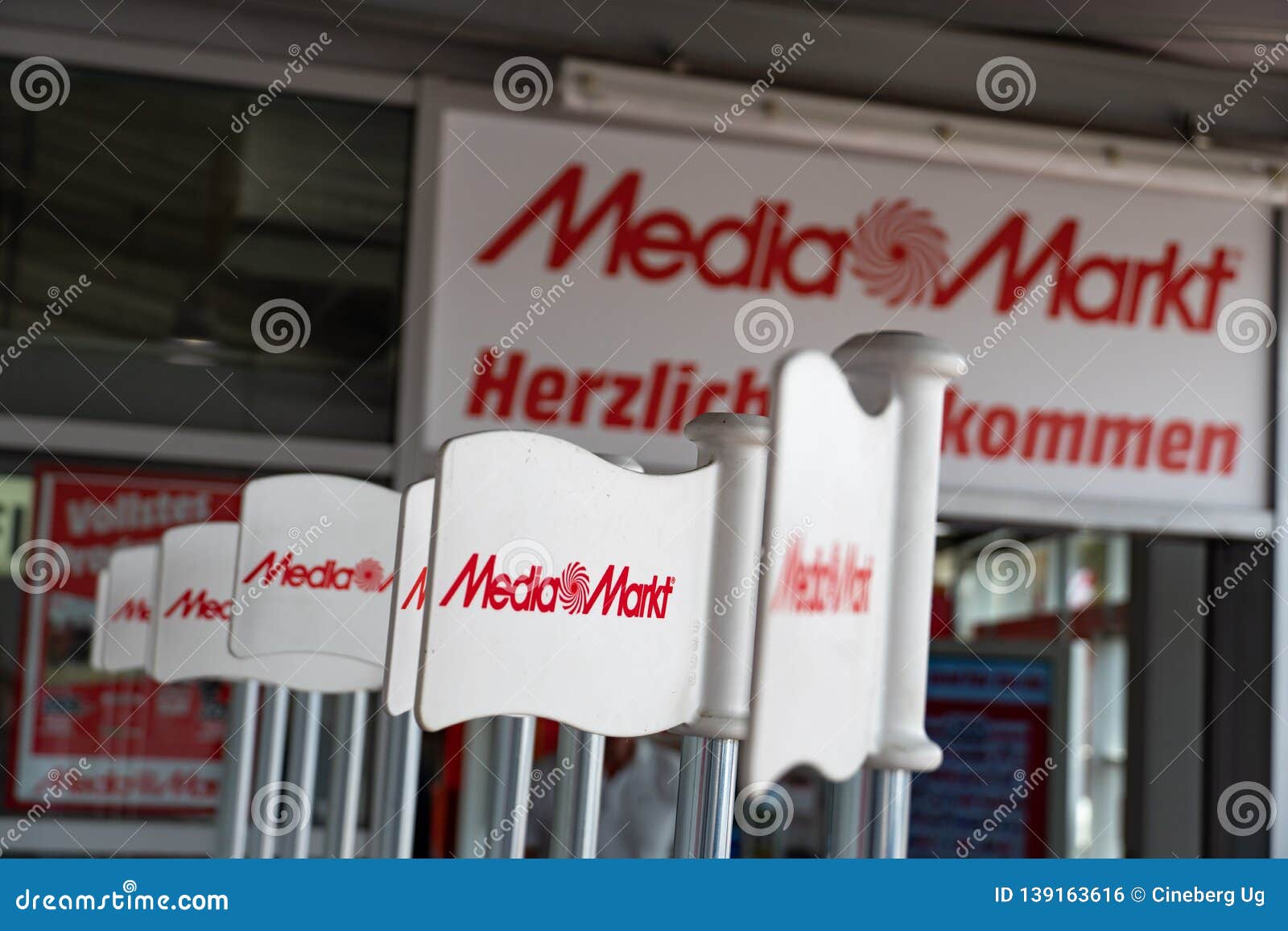 Media Markt store editorial photo. Image of company - 139163616