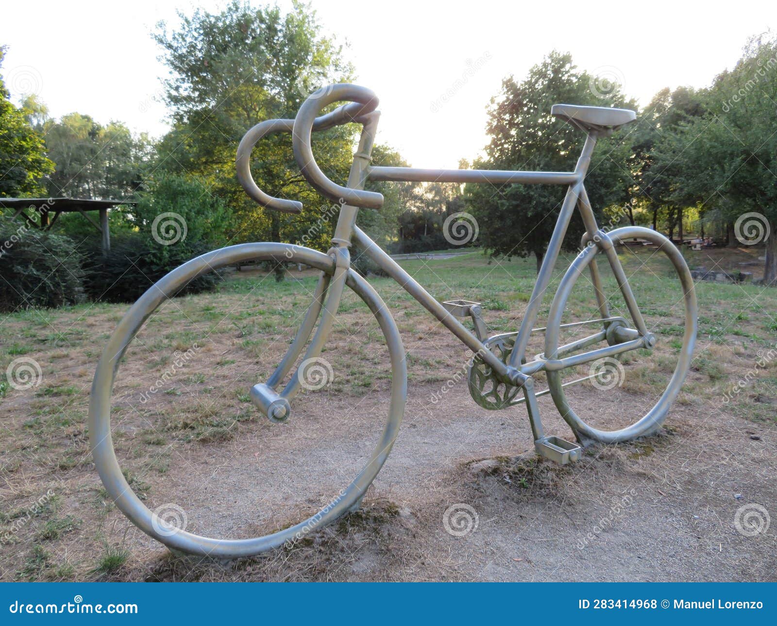 great metal bike ornament to run the tour of france