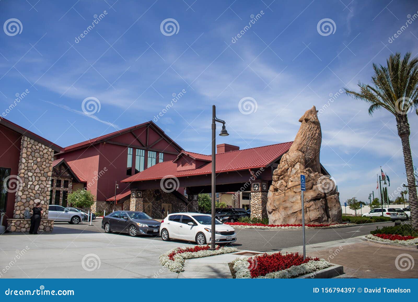 Great Wolf Lodge Building And Statue Editorial Photography Image