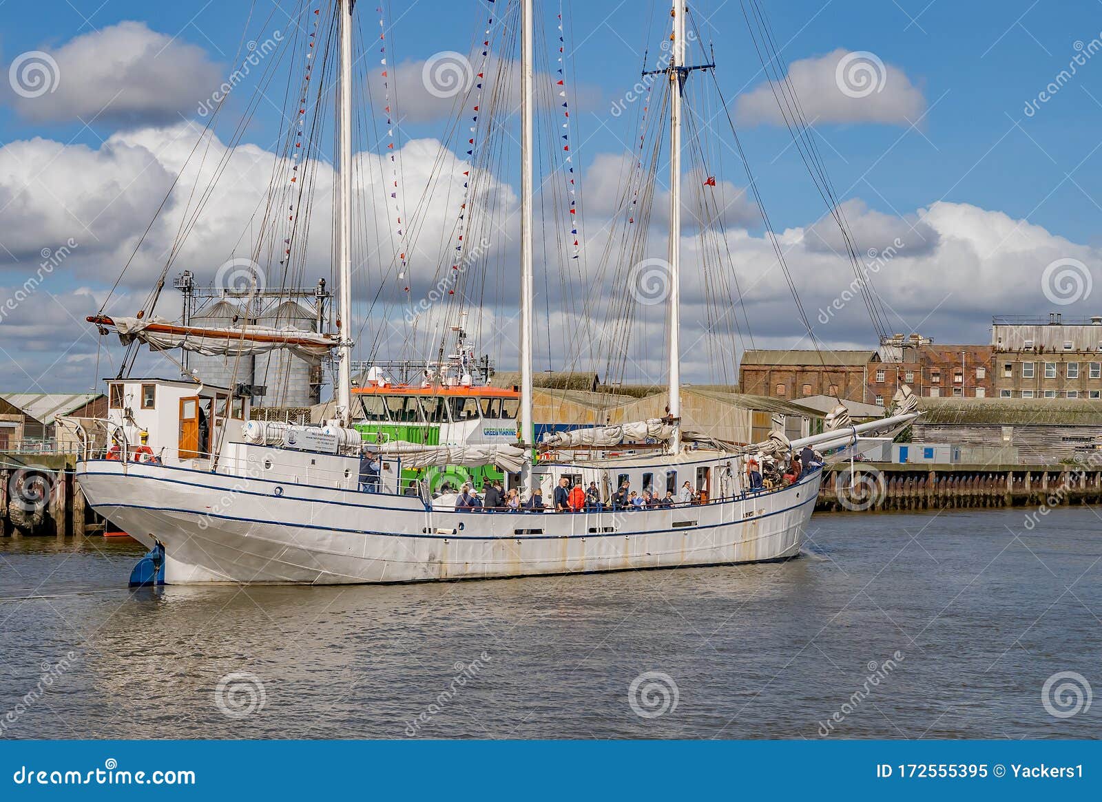 Traditional Tall Ship Sailing Down The River Yare In The Town Of Great Yarmouth Norfolk Editorial Image Image Of Tall Boats Traditional Tall Ship Sailing Down The River Yare In The Town Of Great Yarmouth Norfolk Editorial Image Image Of Tall Boats
