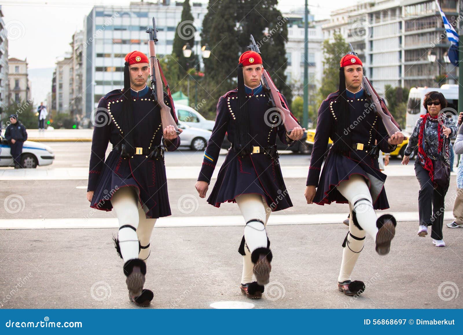 Housework ourselves Contradiction Greek Soldiers Evzones Dressed in Full Dress Uniform, Refers To the Members  of the Presidential Guard Editorial Photography - Image of capital,  building: 56868697