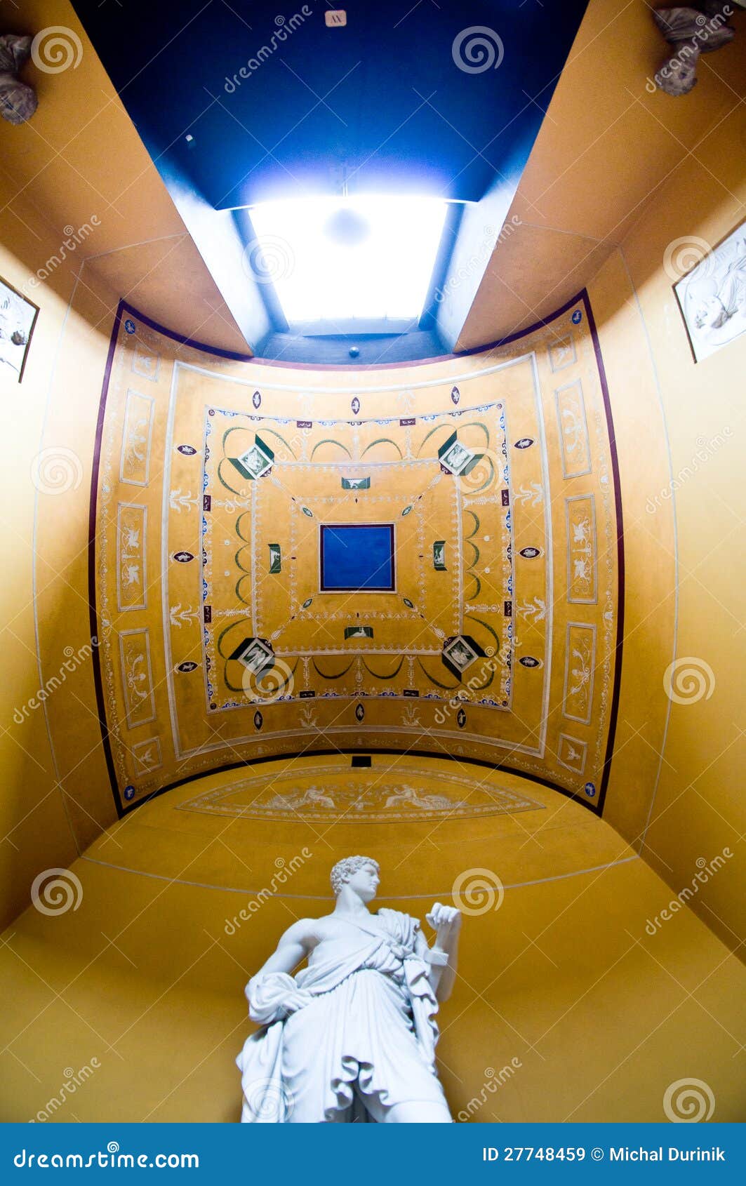 Greek statue in gallery editorial stock image. Image of female 27748459