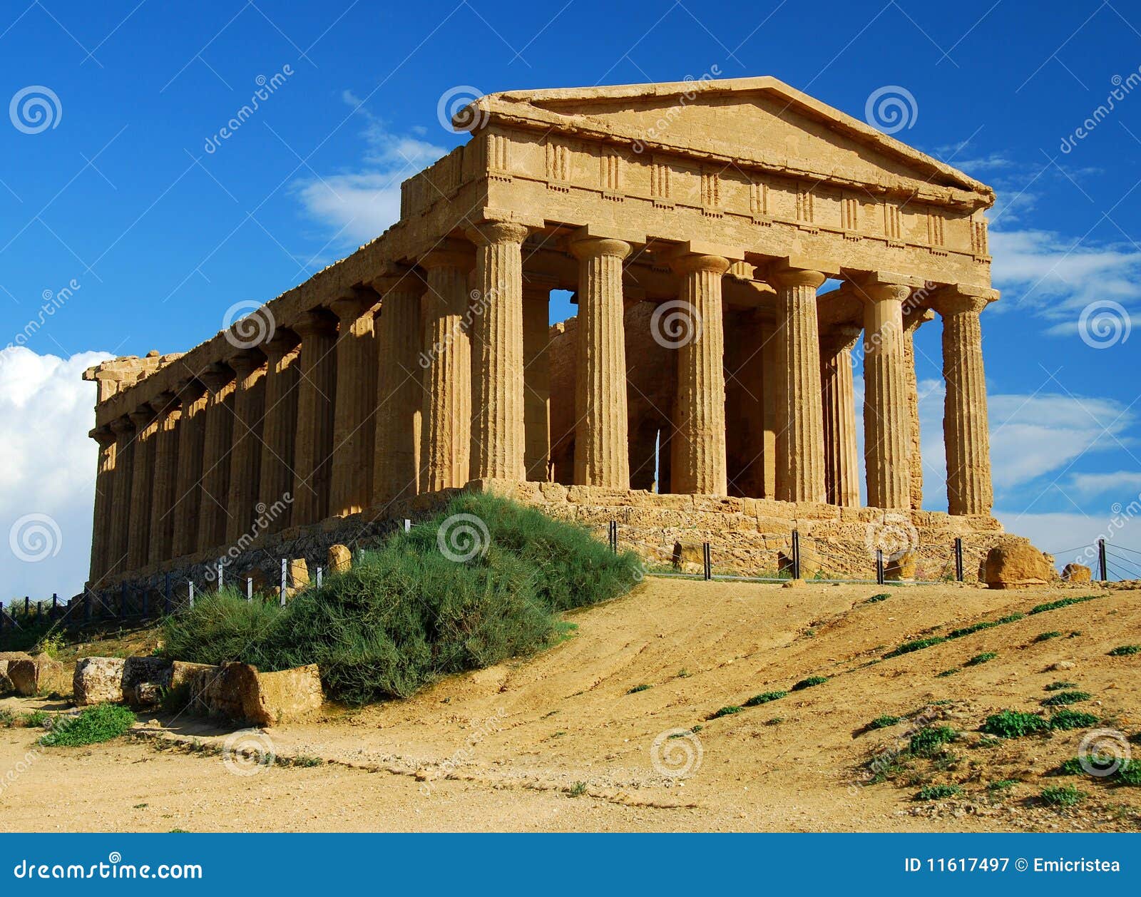 greek temple in agrigento / sicily