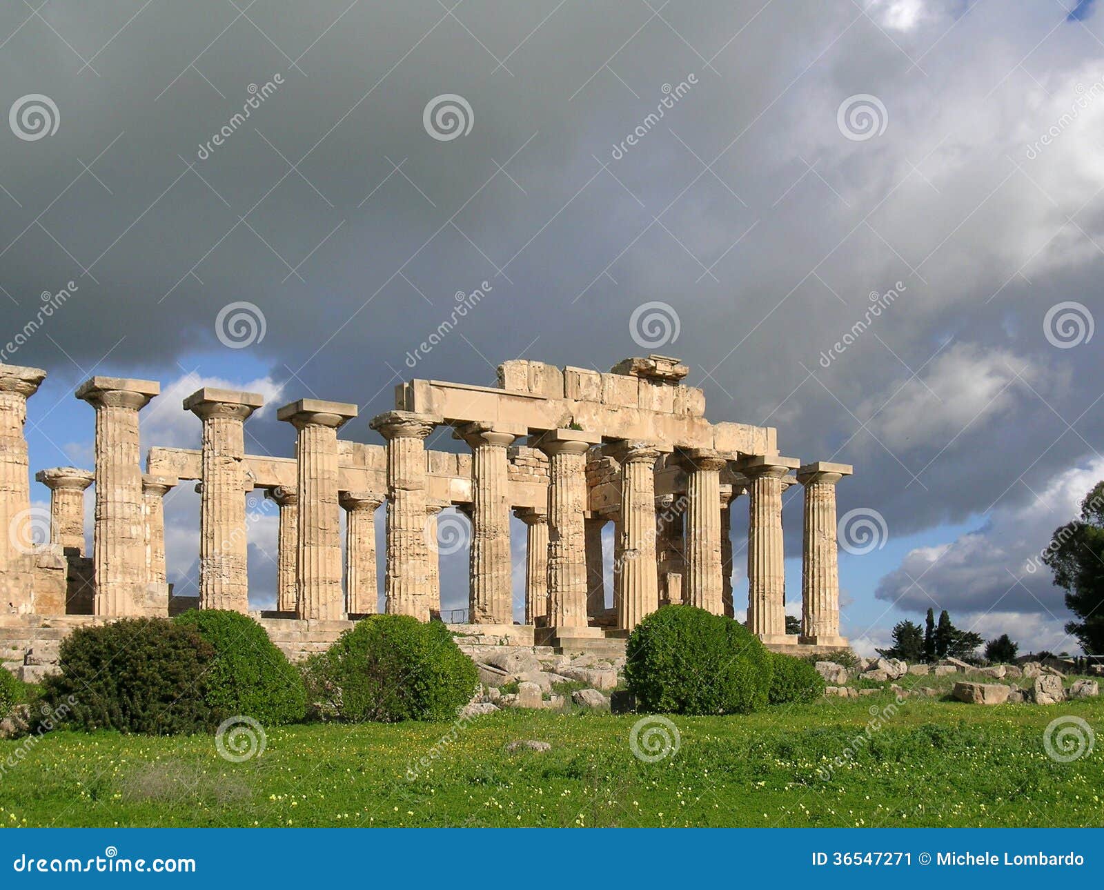 greek temple in selinunte