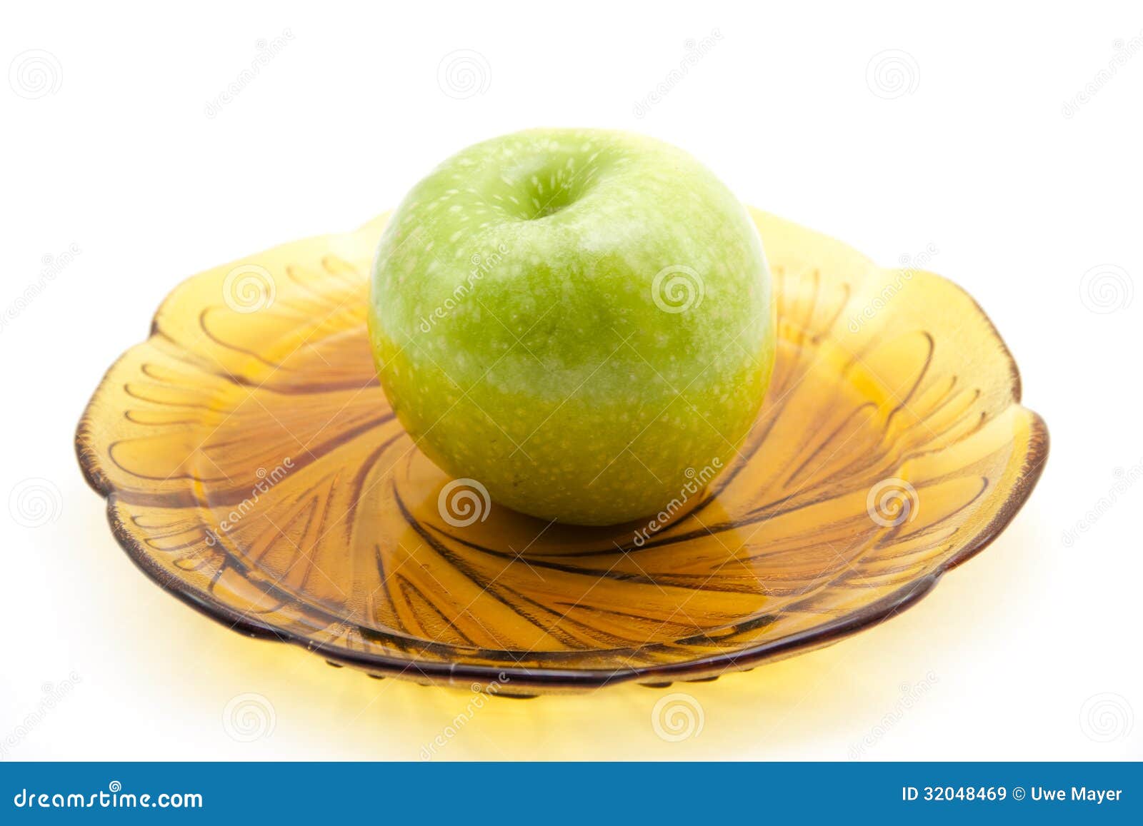 Green apple in glass bowl stock image. Image of healthy 32048469