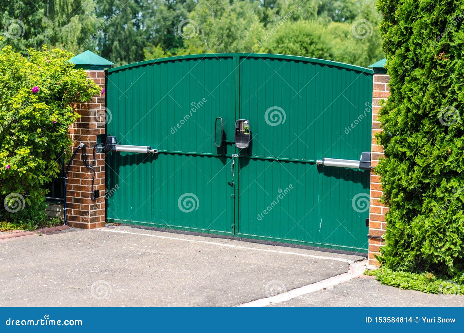 automatic electric gates in a private house