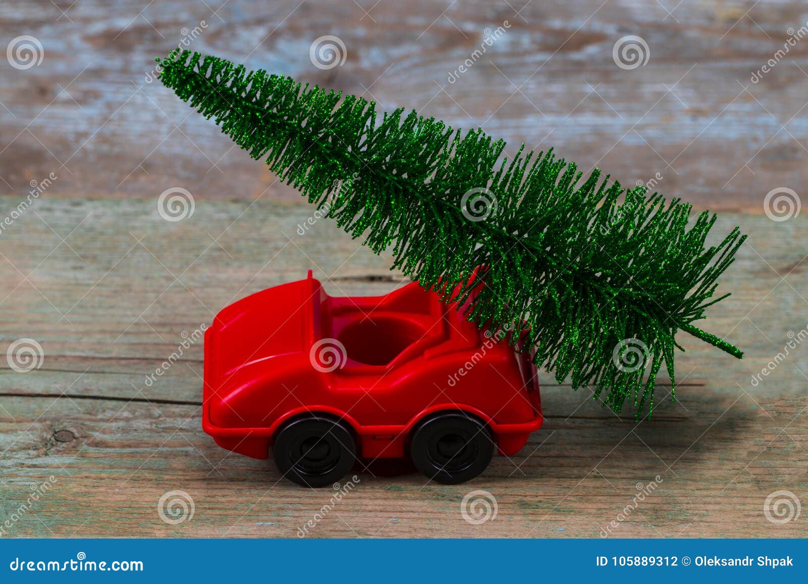 Green Christmas Tree on Toy Car. Christmas Holiday Celebration C Stock ...