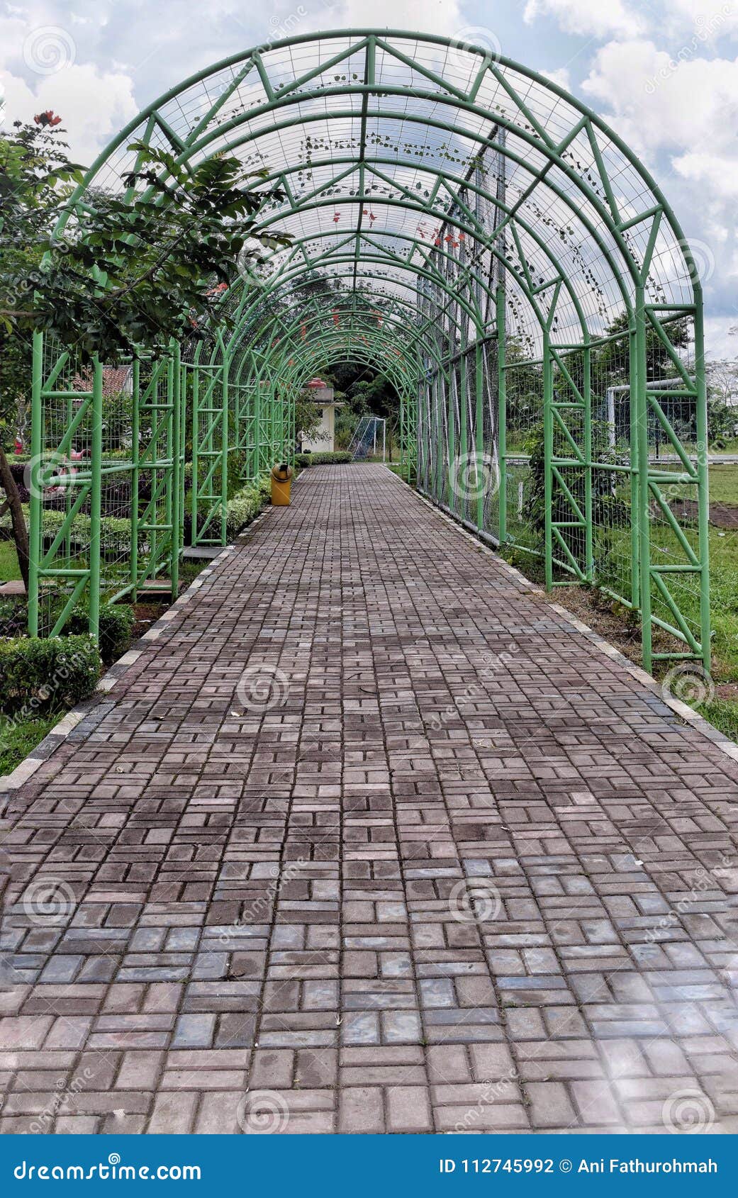 Green garden gate stock photo. Image of structure, greenpark 112745992