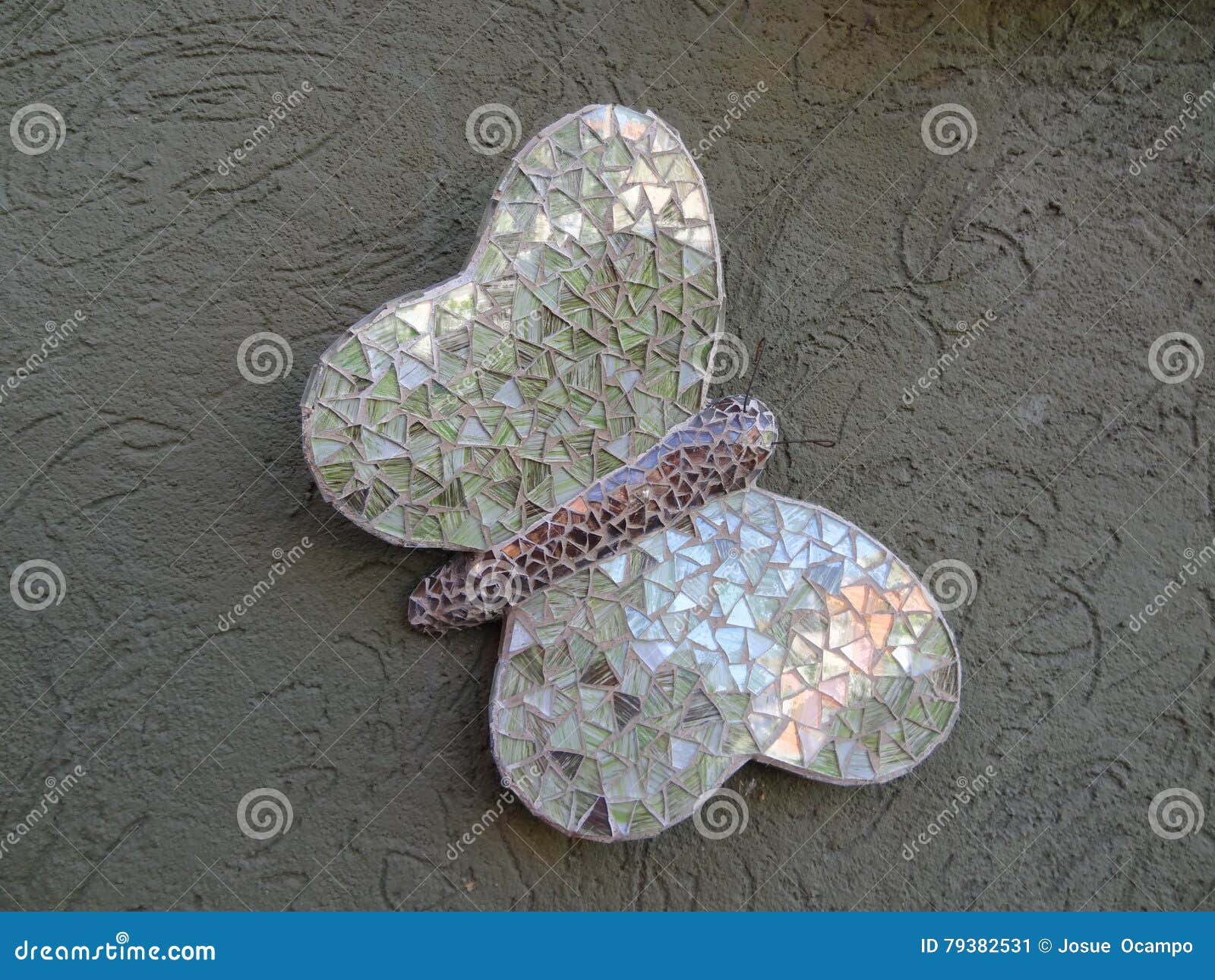 green hand made butterfly. mariposa artesanal verde