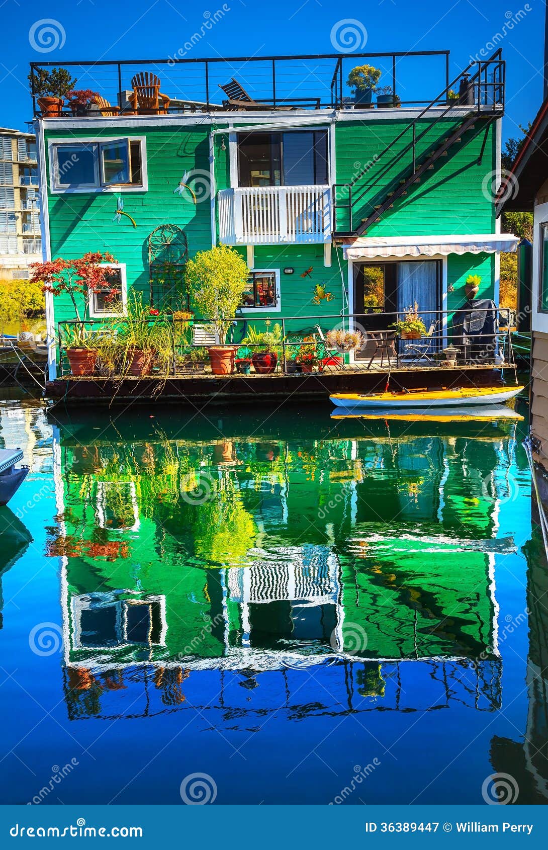 waterwoody houseboat